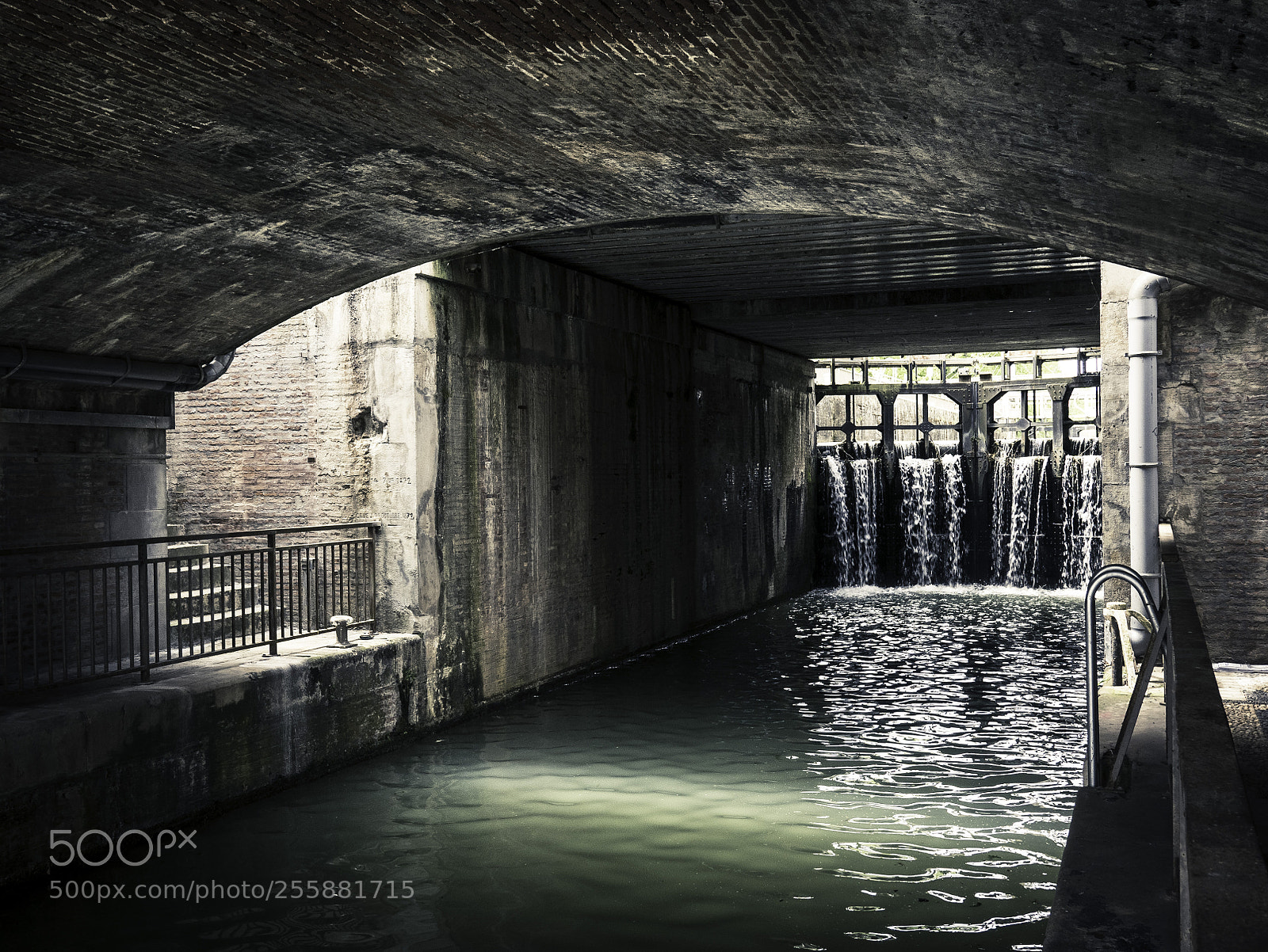 Leica D-Lux (Typ 109) sample photo. Water gate photography