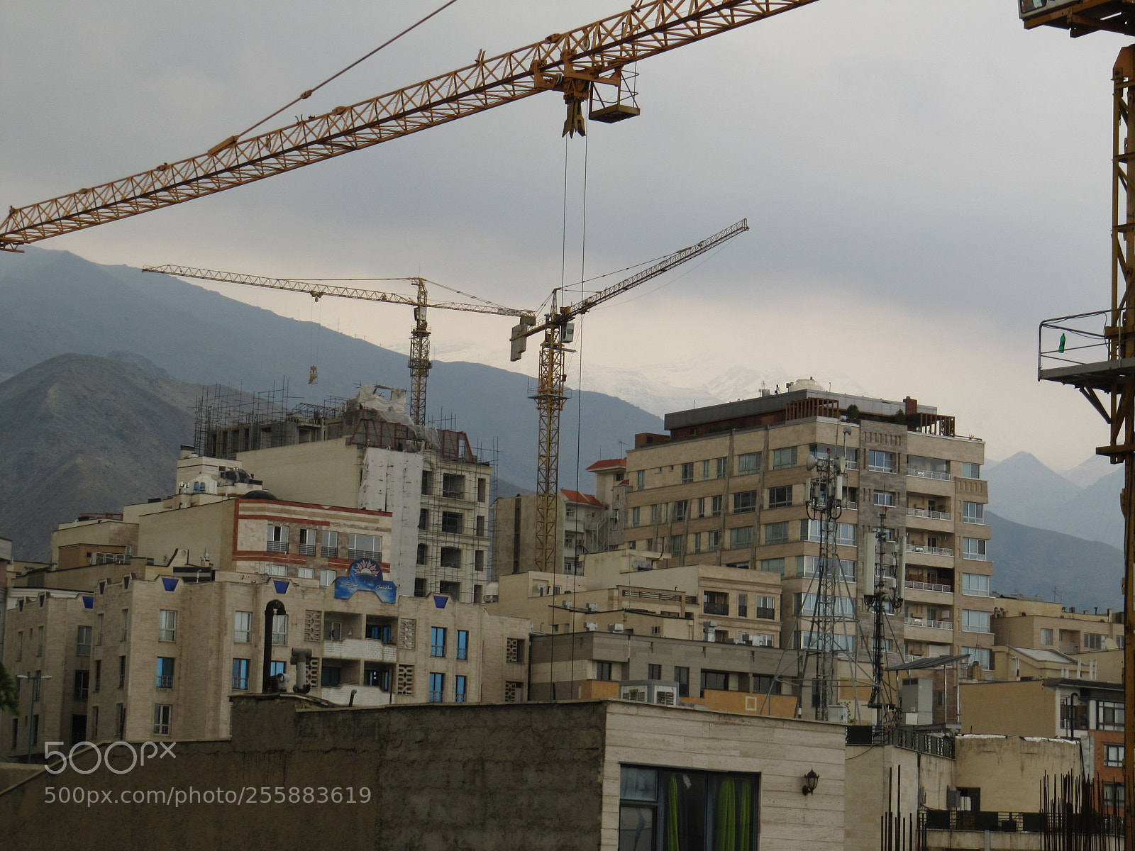 Canon PowerShot SX200 IS sample photo. City of cranes photography