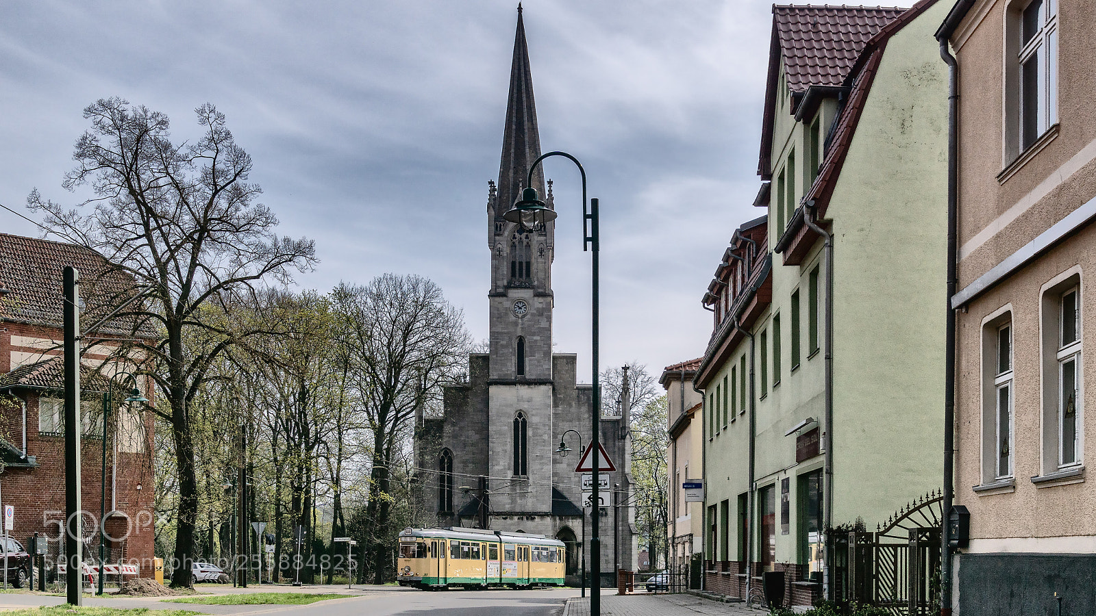 Sony ILCA-77M2 sample photo. An older tram is photography