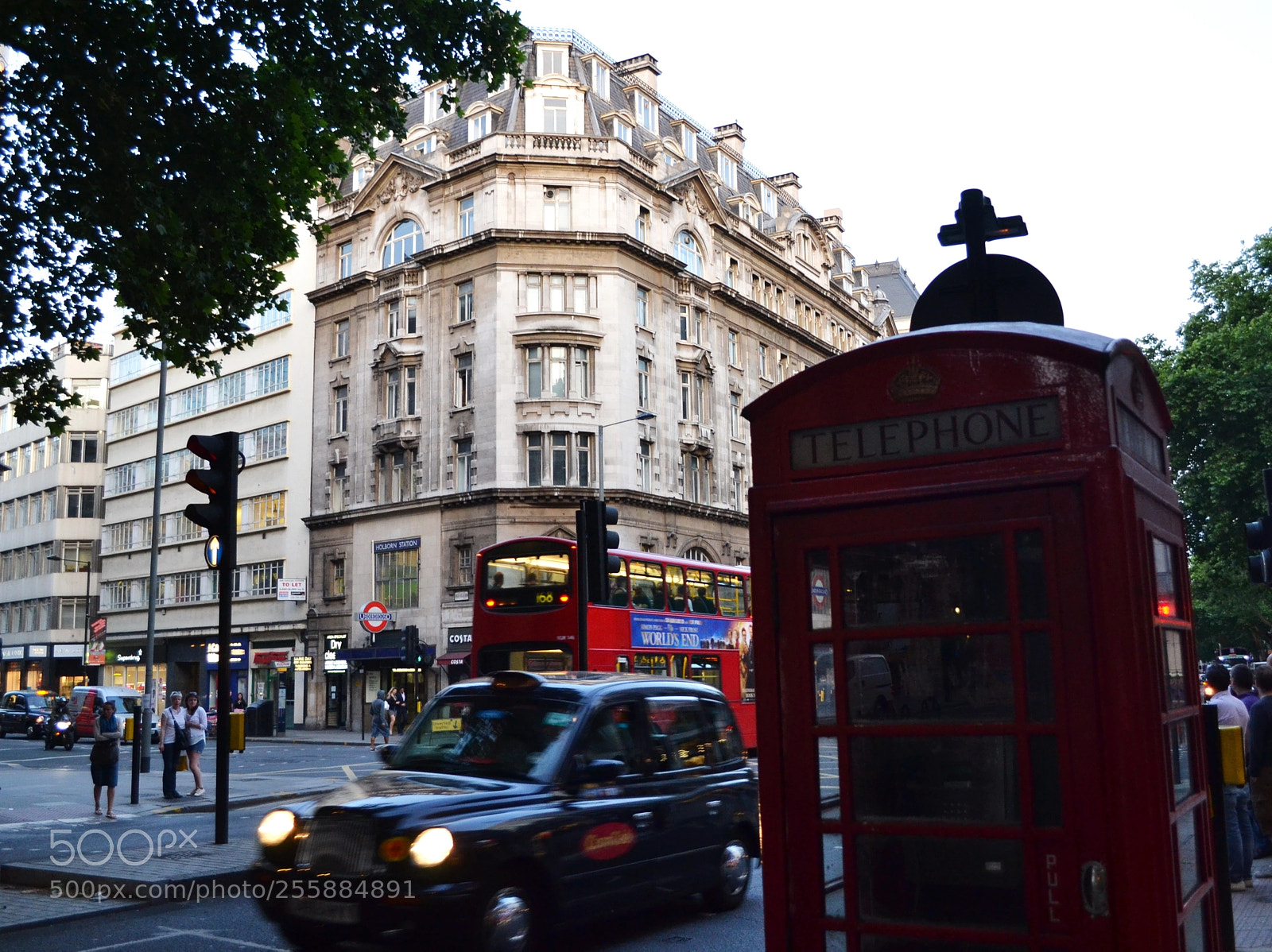 Nikon D3100 sample photo. Bloomsbury, russel sq, london photography