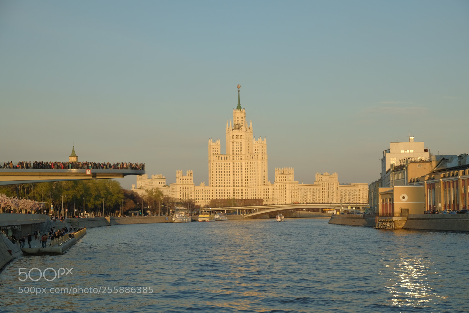 Fujifilm X-T1 sample photo. Moscow april photography