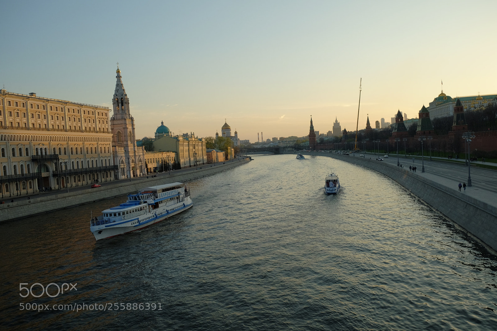 Fujifilm X-T1 sample photo. Moscow april photography