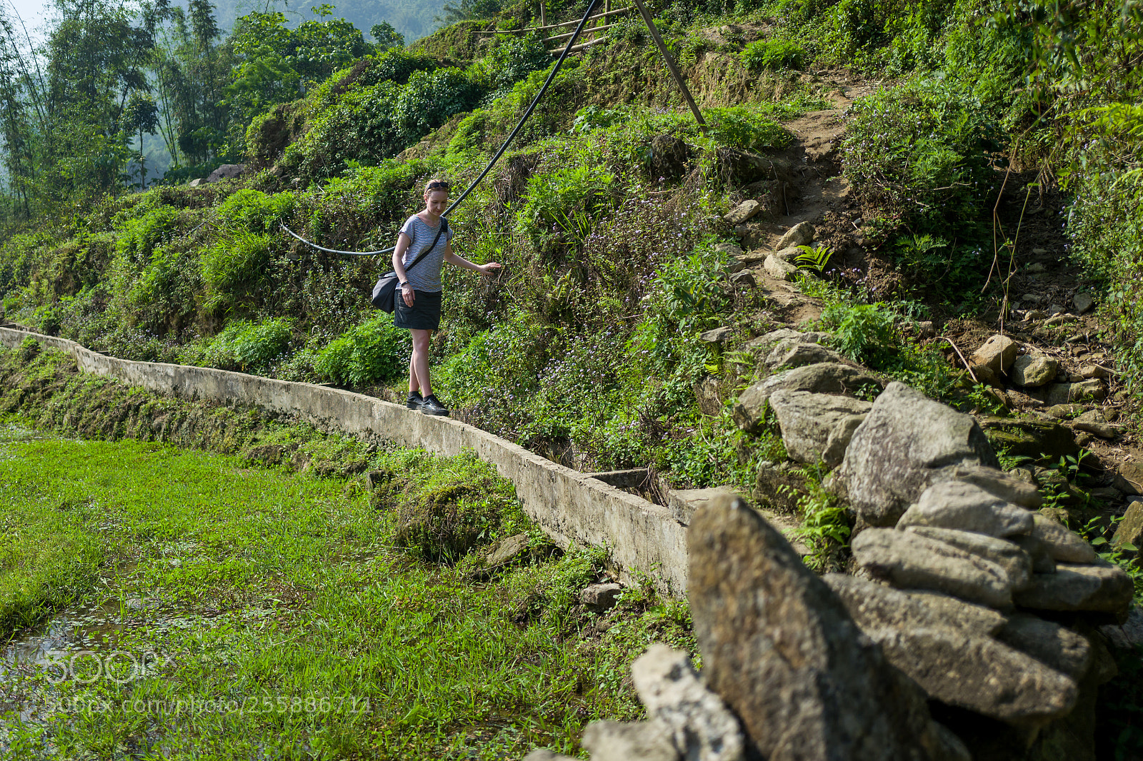 Leica Q (Typ 116) sample photo. Caucasian girl trekking near photography