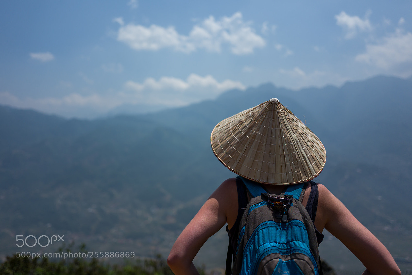 Leica Q (Typ 116) sample photo. Caucasoan girl enjoys the photography
