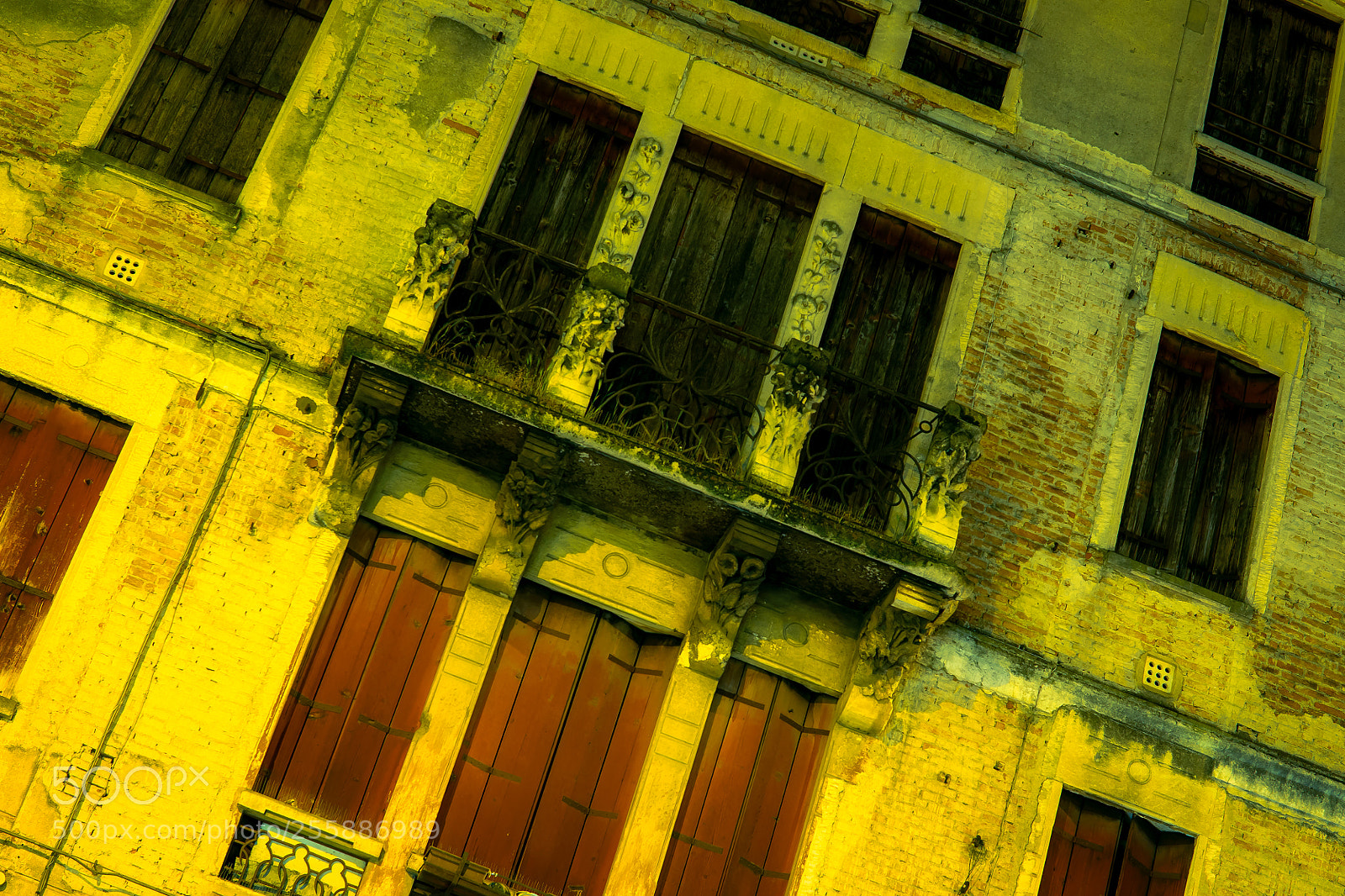 Sony a6300 sample photo. Vicenza ghetto photography