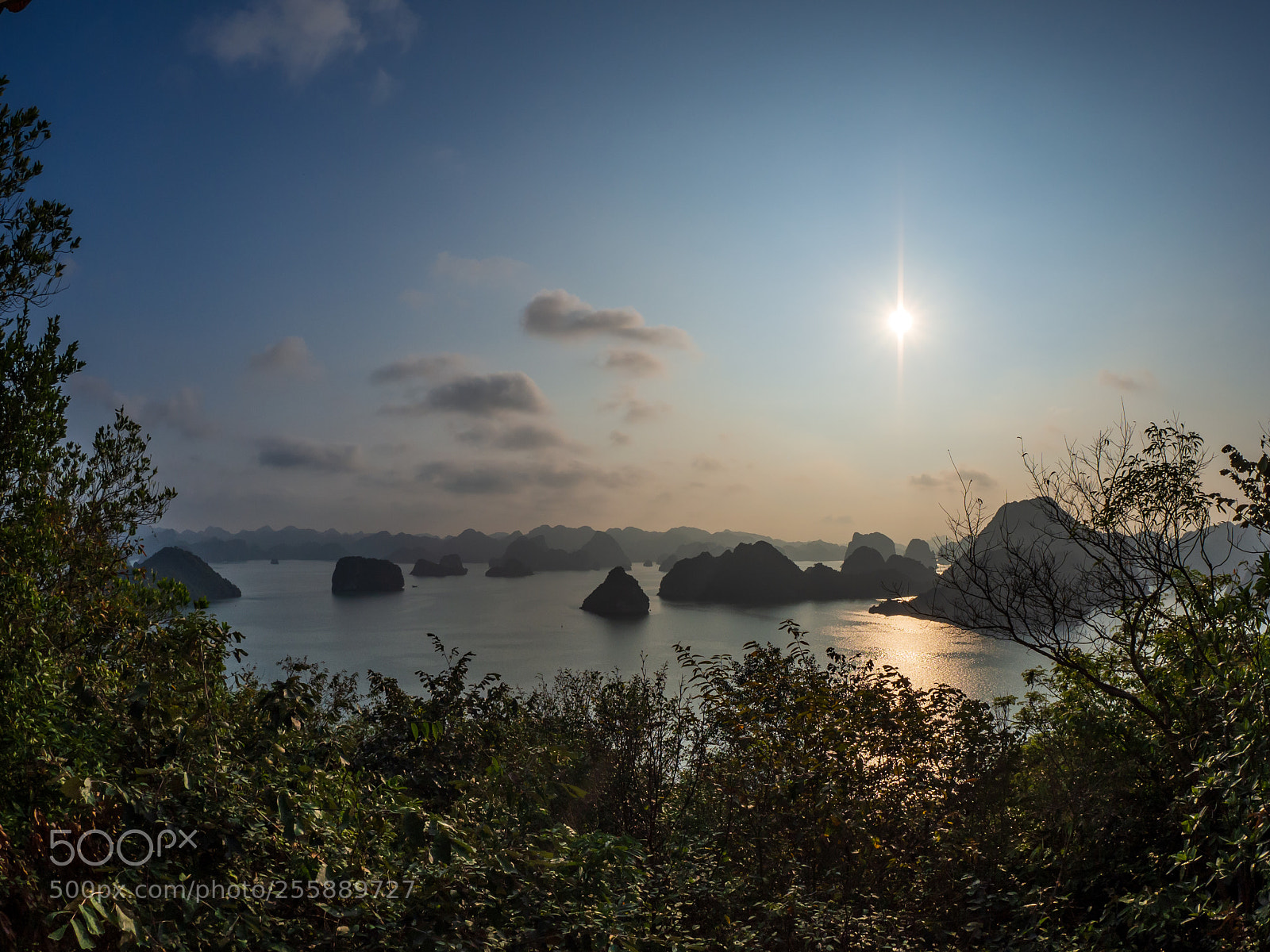 Olympus OM-D E-M10 II sample photo. The halong bay in photography