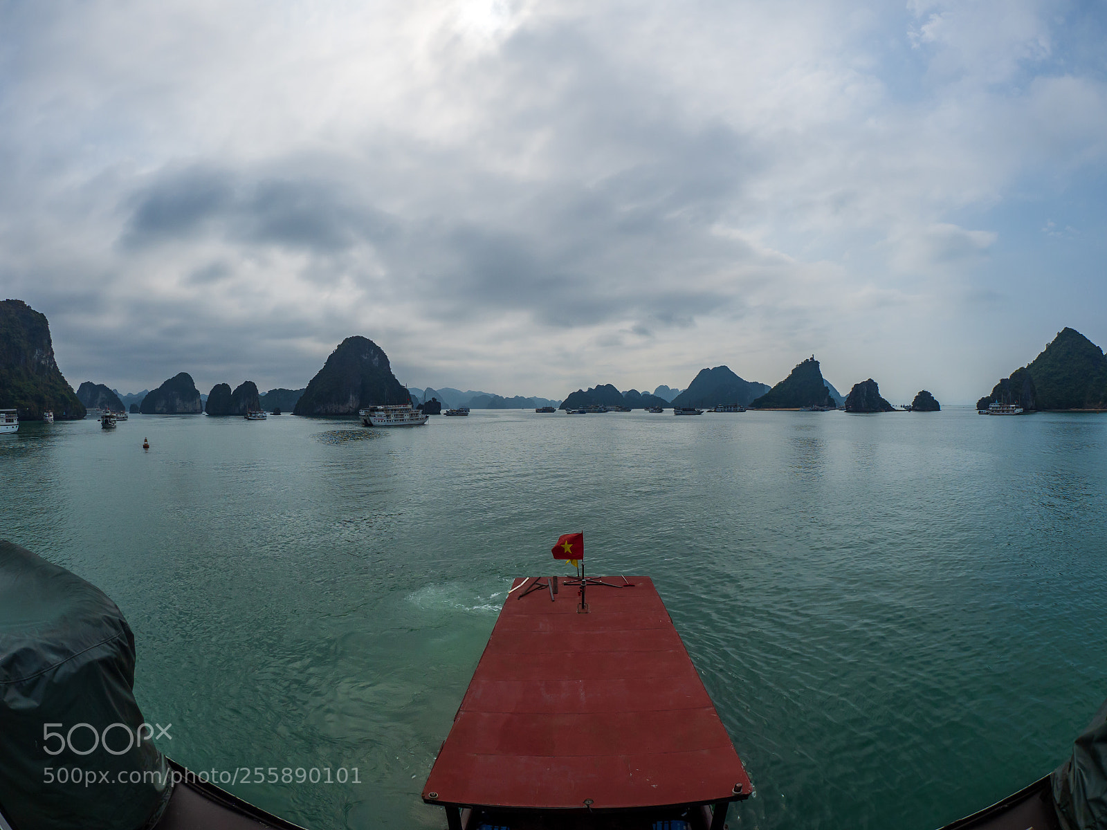 Olympus OM-D E-M10 II sample photo. The halong bay in photography