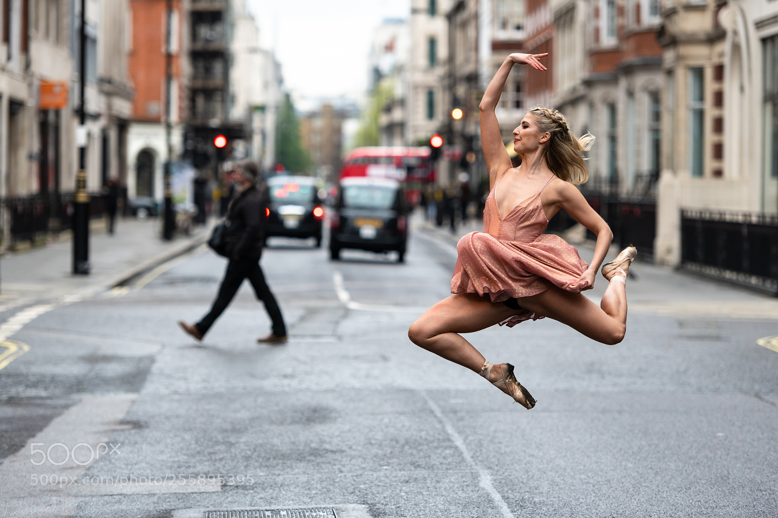 Nikon D850 sample photo. Dancing on the street photography