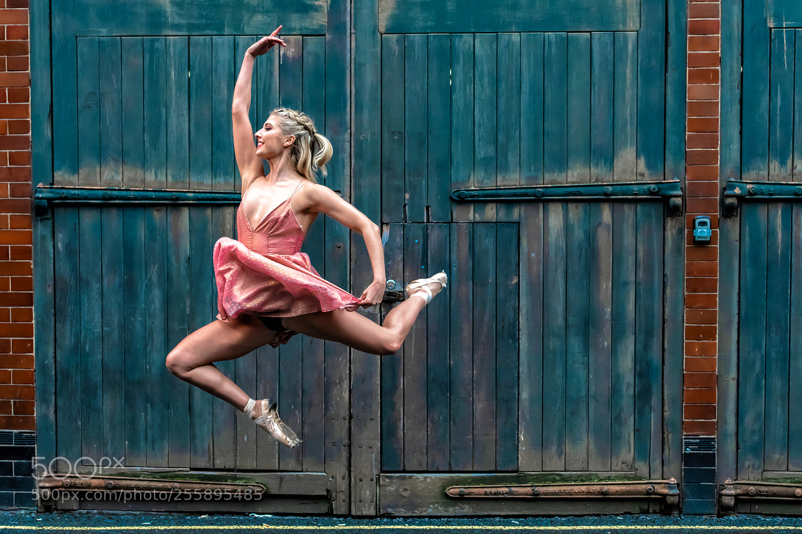 Nikon D850 sample photo. Dancing on the street photography