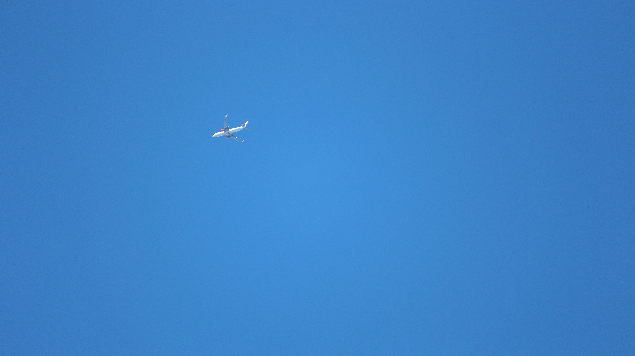 Canon EOS M10 sample photo. Blue sky photography