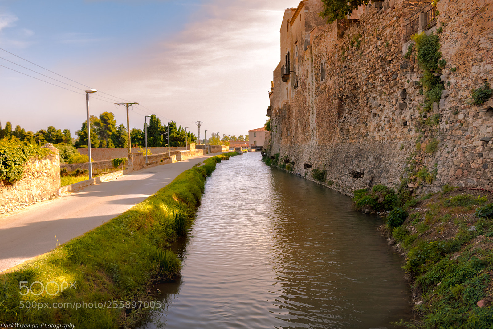 Canon EOS 750D (EOS Rebel T6i / EOS Kiss X8i) sample photo. River wall photography