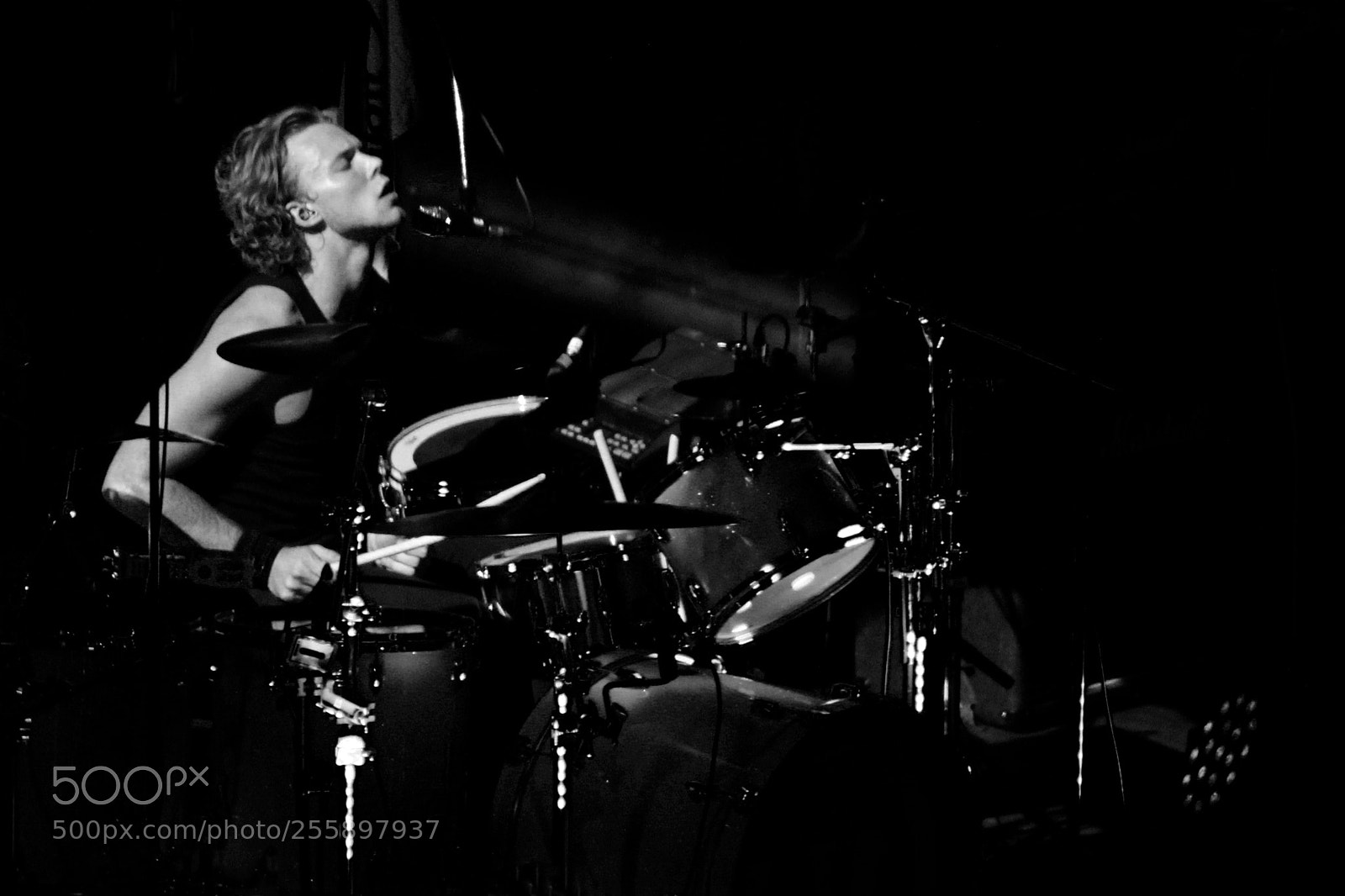 Canon EOS 1200D (EOS Rebel T5 / EOS Kiss X70 / EOS Hi) sample photo. Ashton irwin - 5sos photography