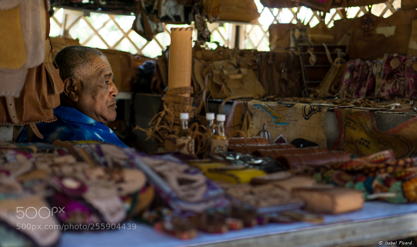 Sony a6000 sample photo. Comerciante cubano photography