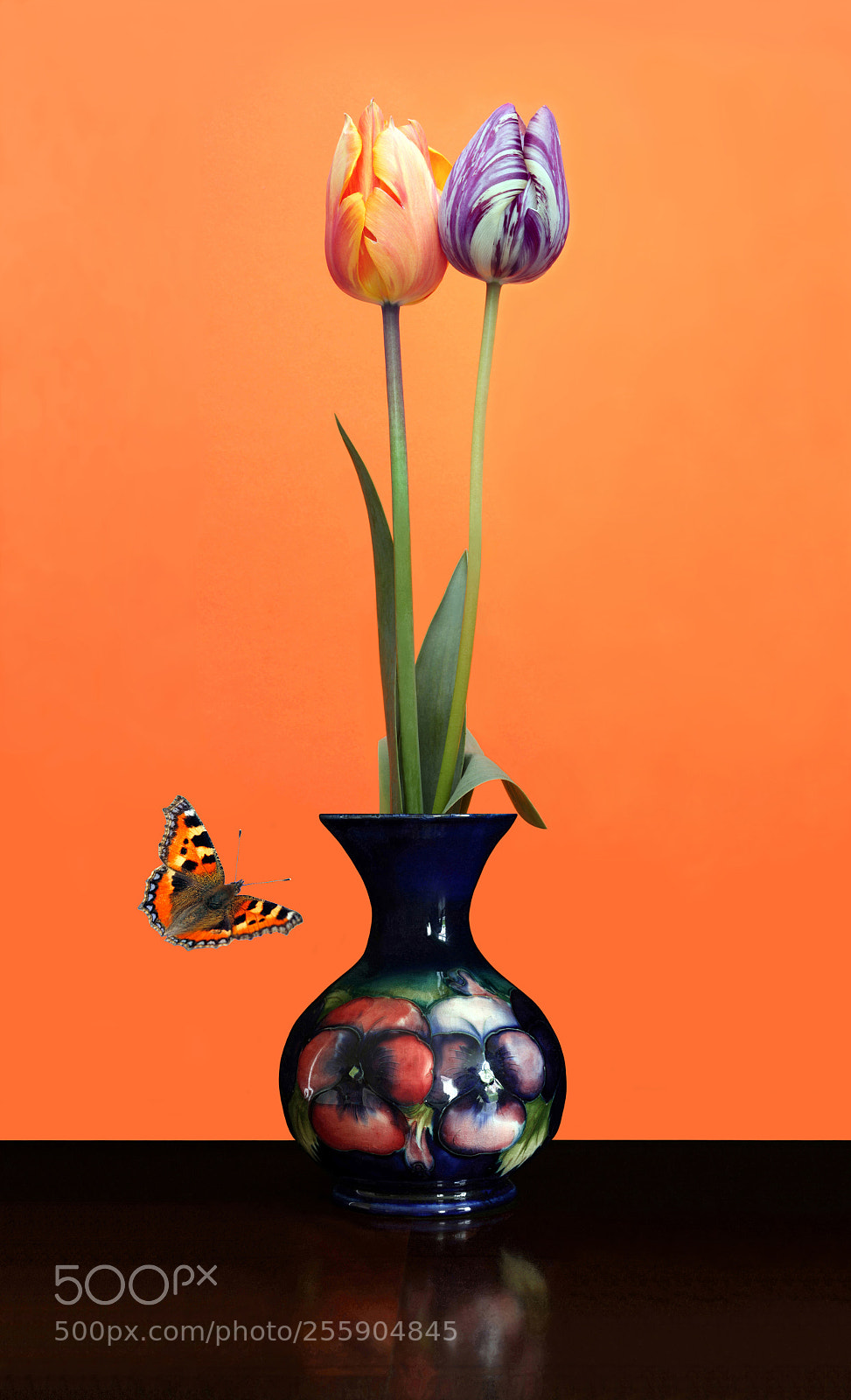 Canon EOS 5D Mark II sample photo. Tulip vase photography