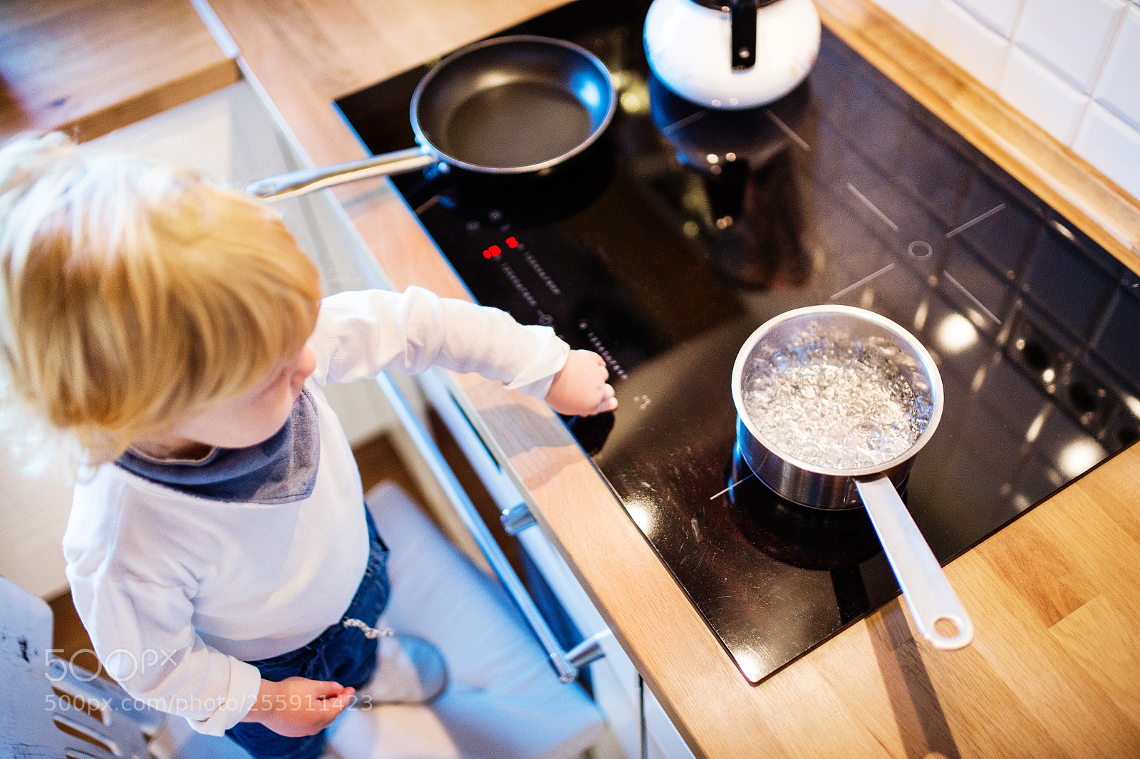 Nikon D4S sample photo. Toddler boy in dangerous photography