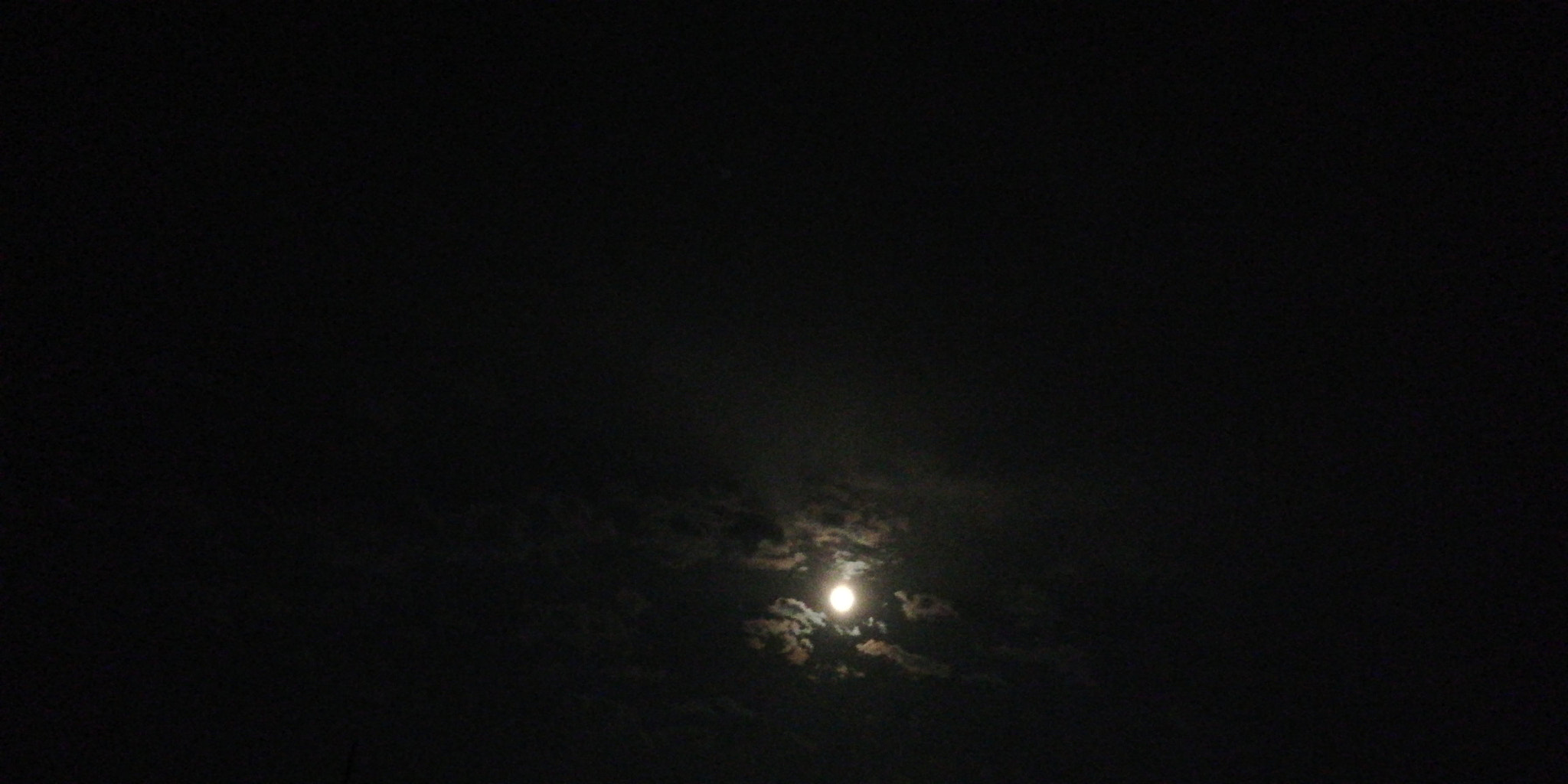 HUAWEI nova 2i sample photo. Moon photography