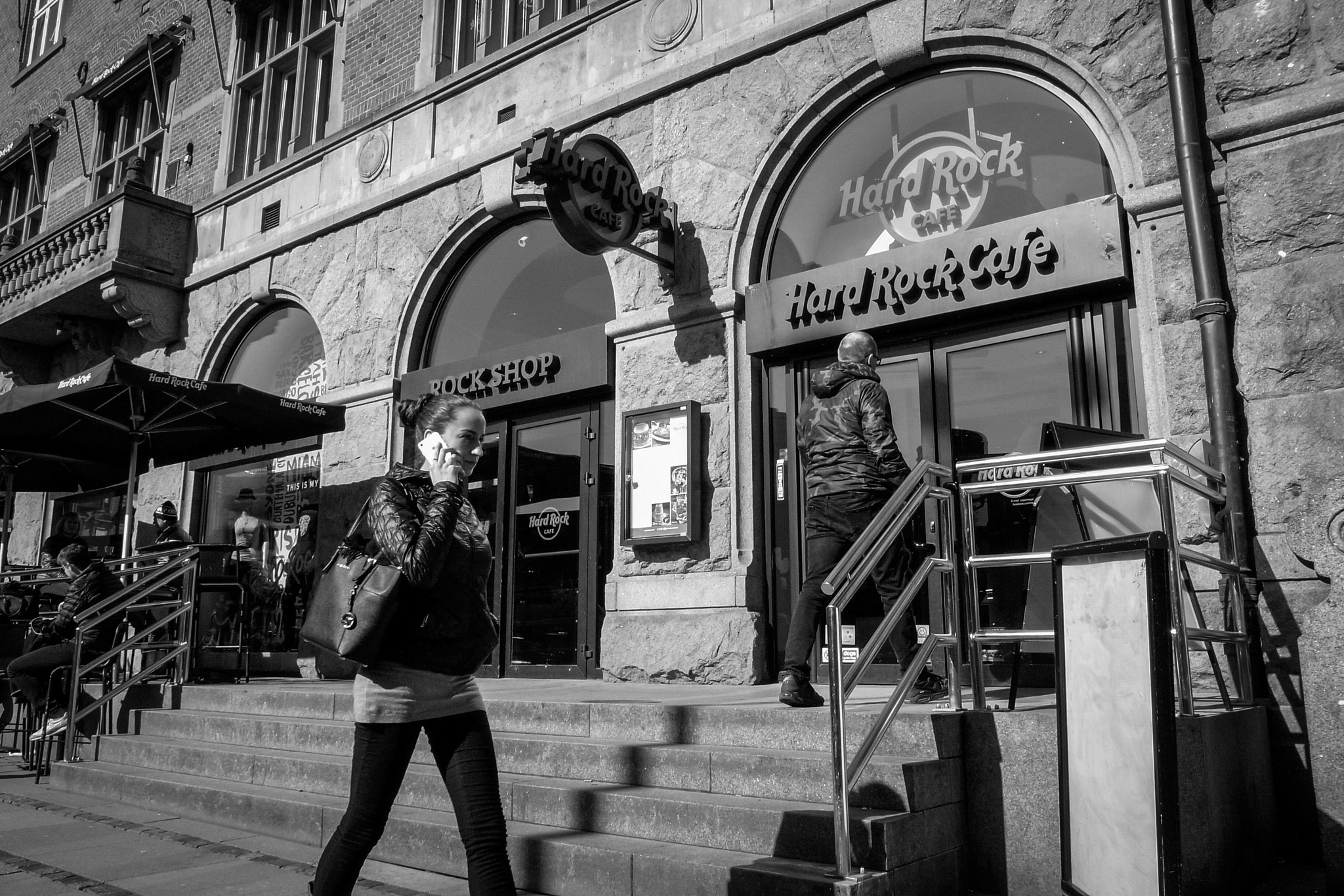 Ricoh GR DIGITAL 2 sample photo. Hard rock cafe photography