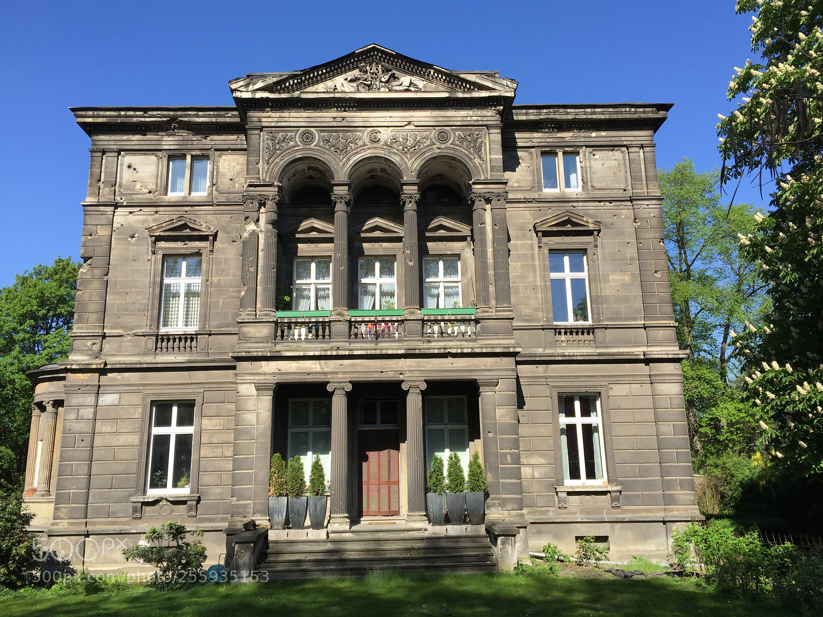 Apple iPhone 6 Plus sample photo. Old villa with some photography