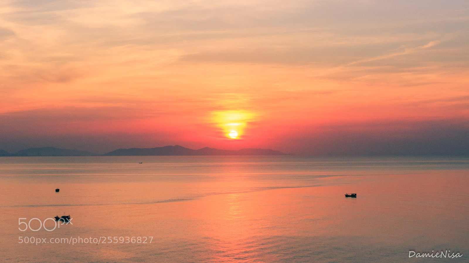 Canon EOS 700D (EOS Rebel T5i / EOS Kiss X7i) sample photo. Here comes the sun photography