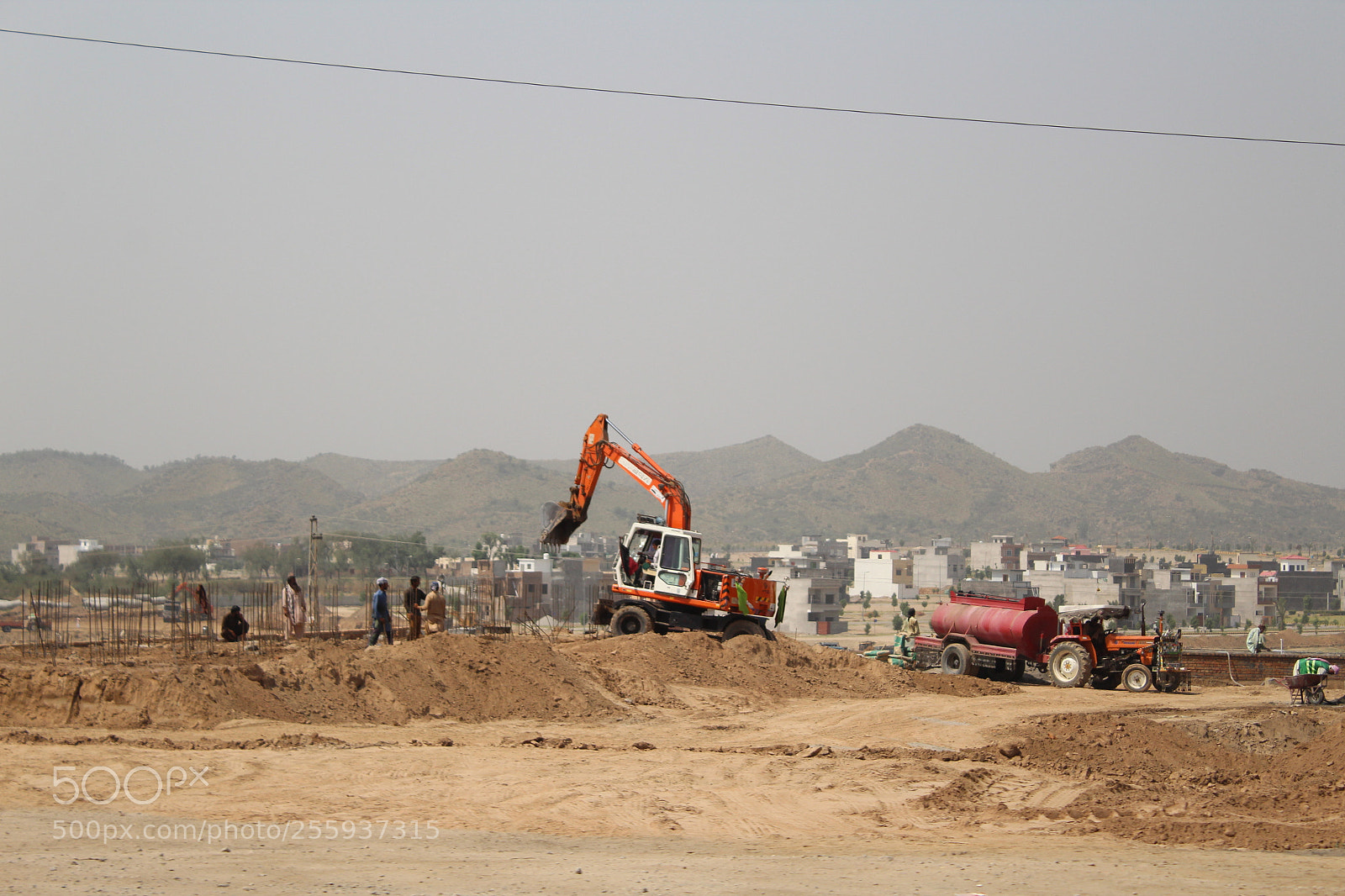 Canon EOS 1300D (EOS Rebel T6 / EOS Kiss X80) sample photo. Under-construction site photography
