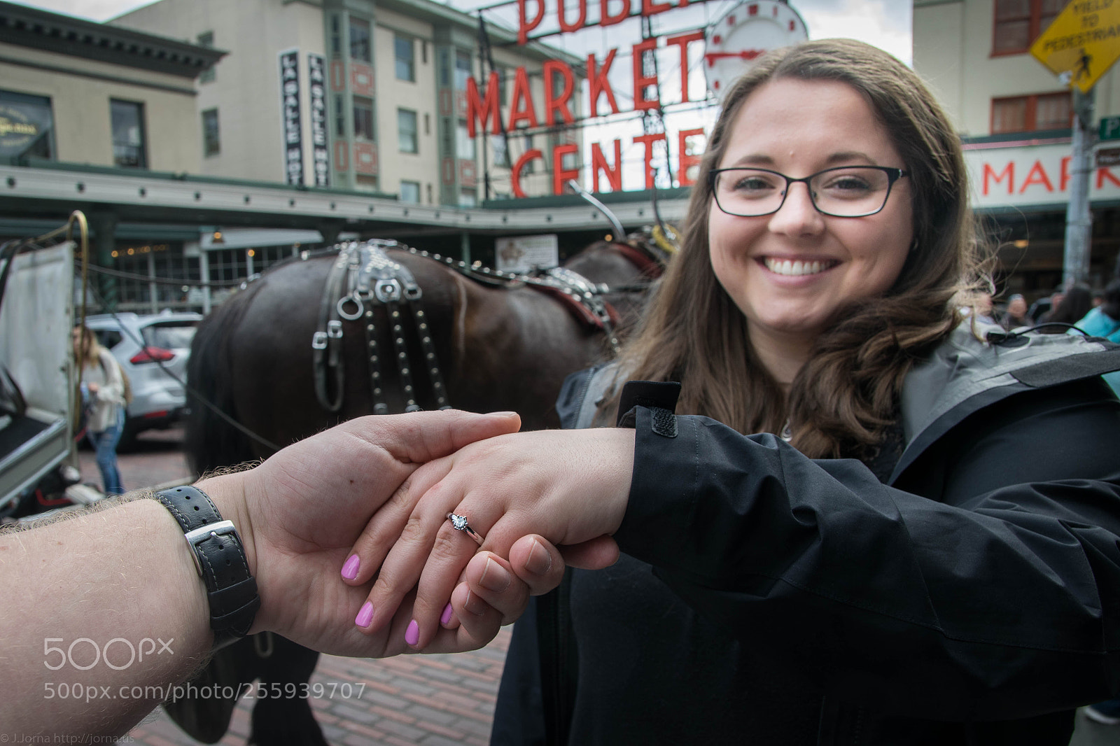 Nikon D5300 sample photo. Pikes place market egagement photography