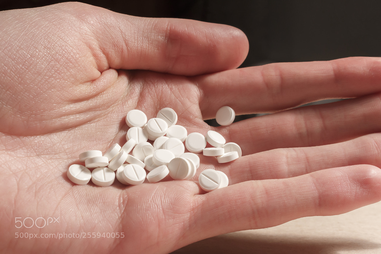 Canon EOS 70D sample photo. Pile of white pills photography