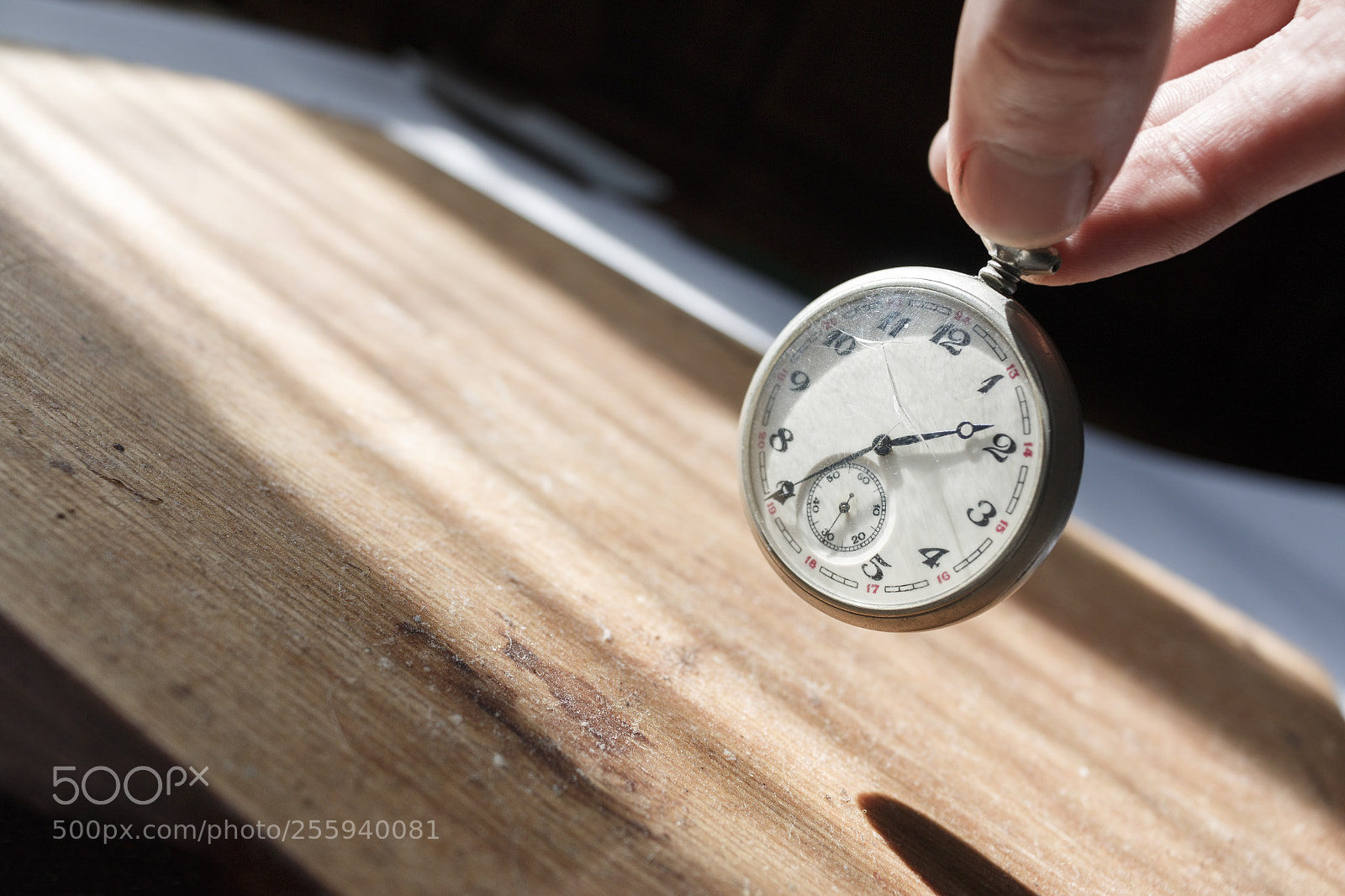 Canon EOS 70D sample photo. Fingers hold vintage pocket photography
