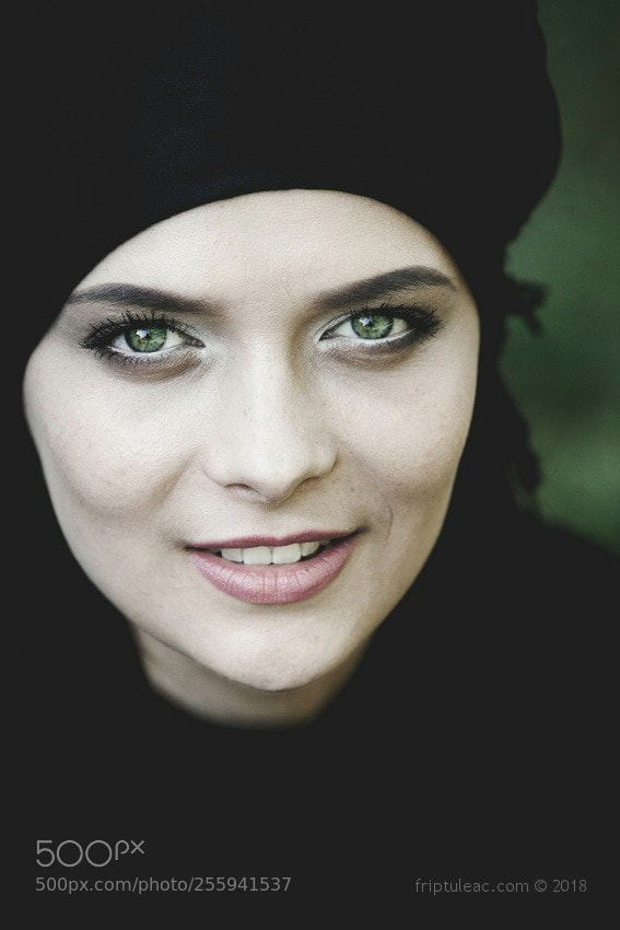 Canon EOS 5D Mark II sample photo. Green eyes photography