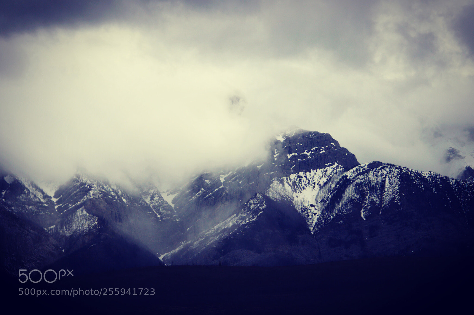 Canon EOS 800D (EOS Rebel T7i / EOS Kiss X9i) sample photo. Fog blankets the rockies. photography