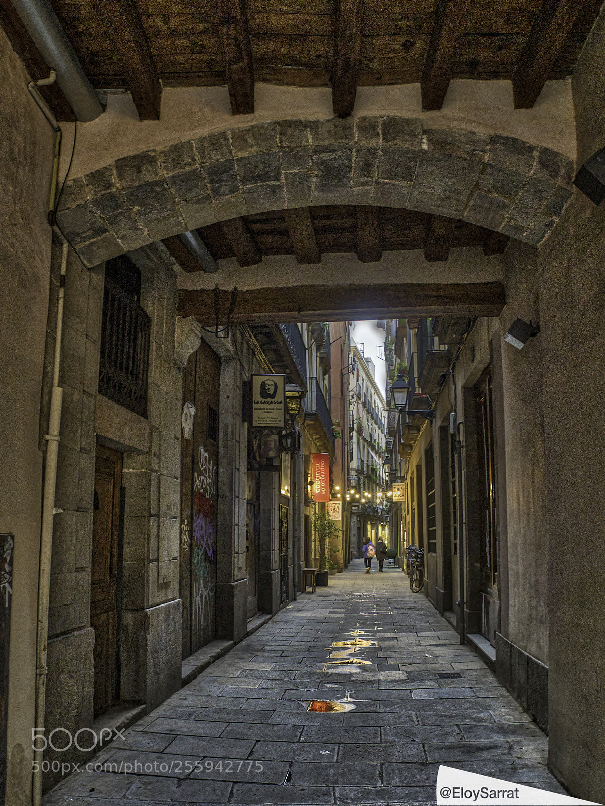 Olympus OM-D E-M5 II sample photo. Gothic quarter of barcelona photography