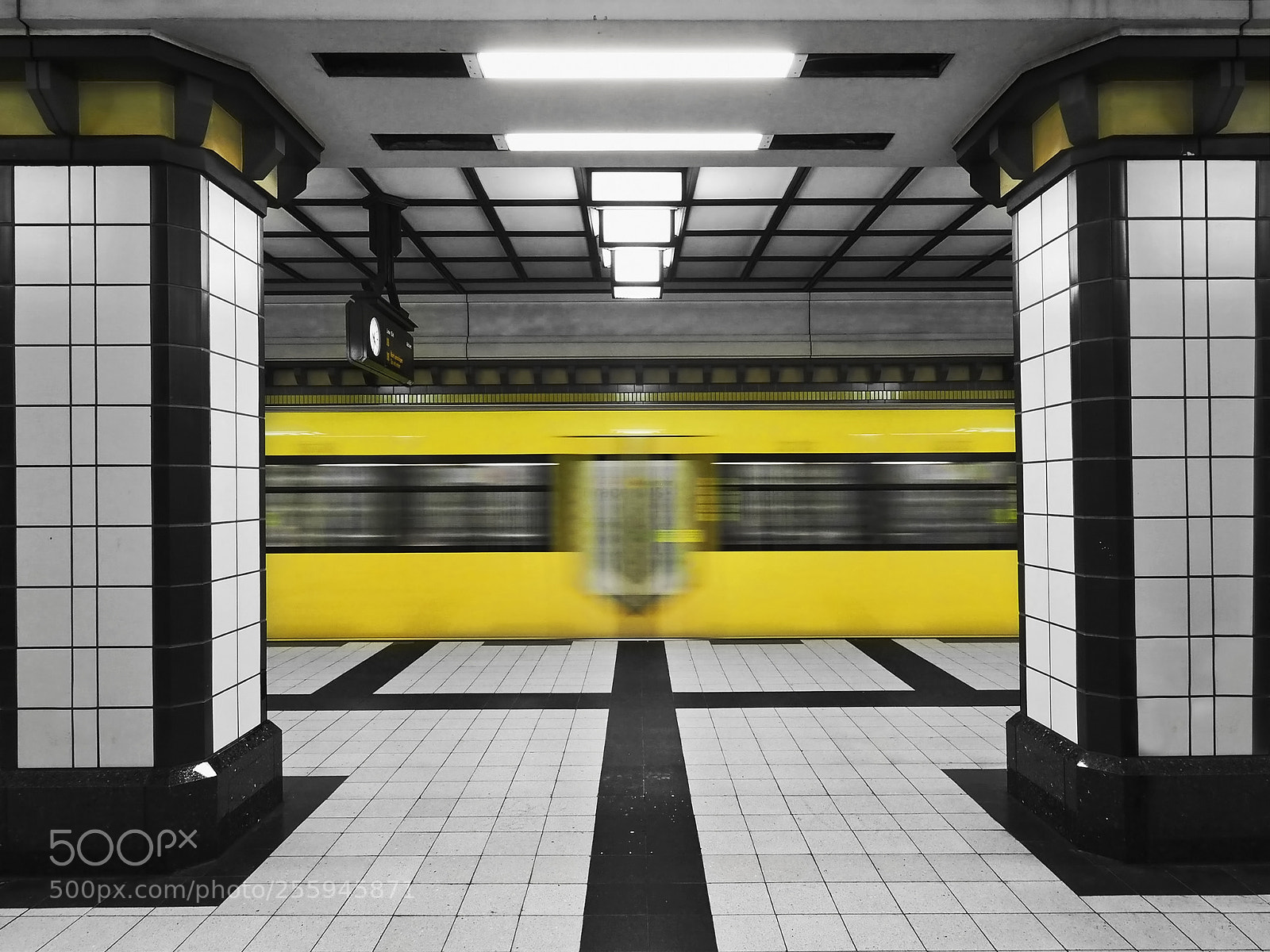 Olympus OM-D E-M1 Mark II sample photo. Paracelsus bad u-bahn photography