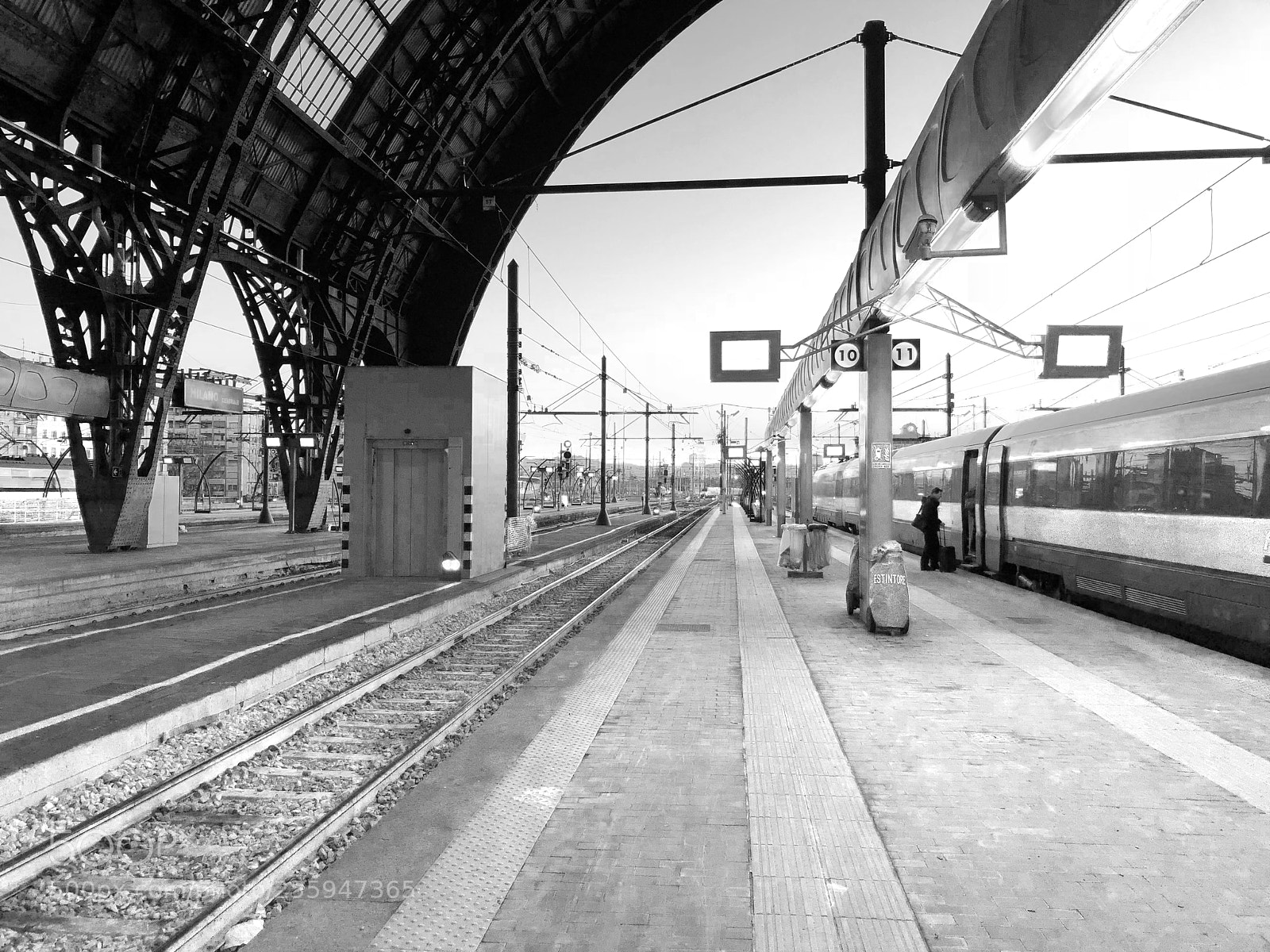 Apple iPhone 8 Plus sample photo. Milan central station photography