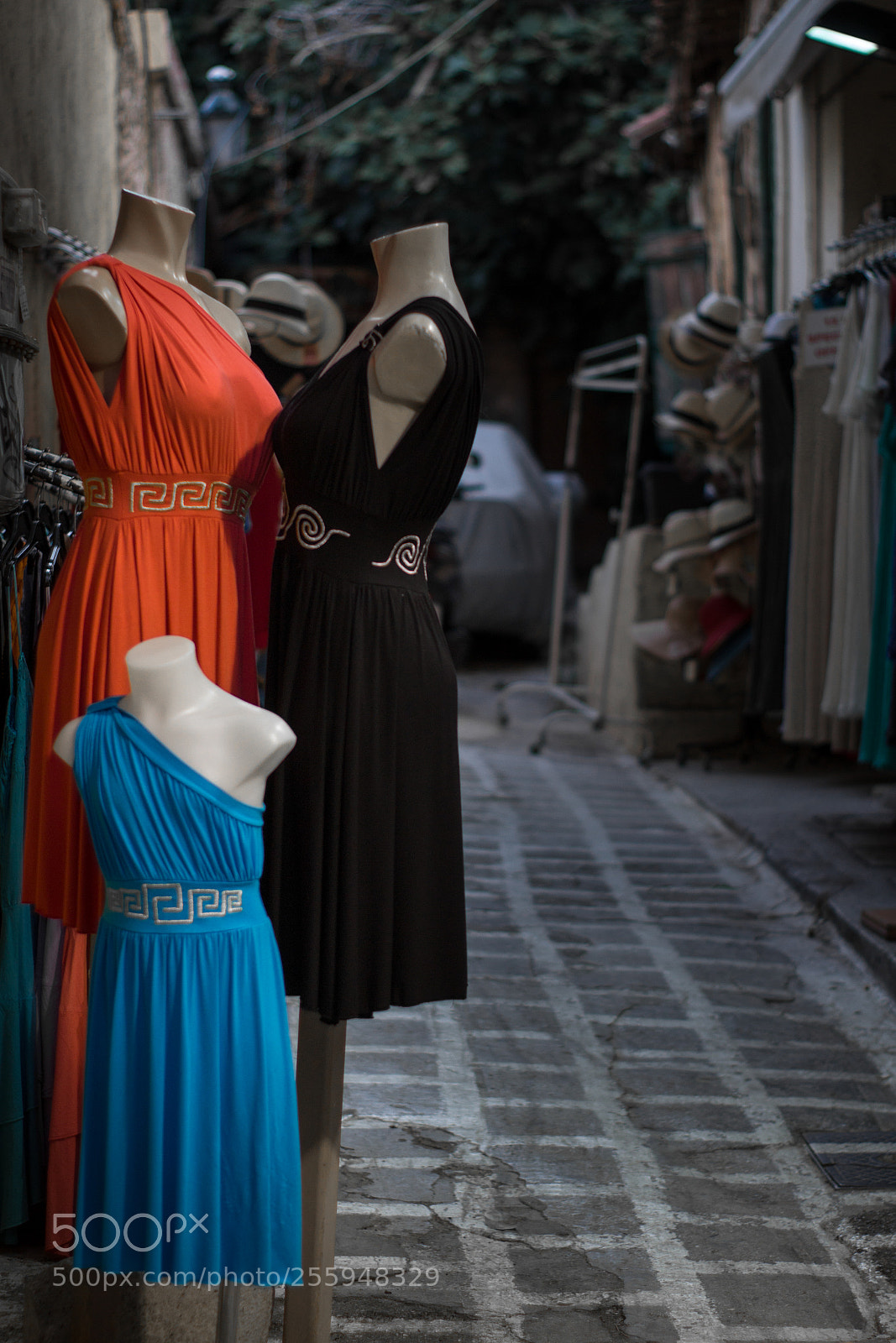Canon EOS 1200D (EOS Rebel T5 / EOS Kiss X70 / EOS Hi) sample photo. A group of mannequins photography