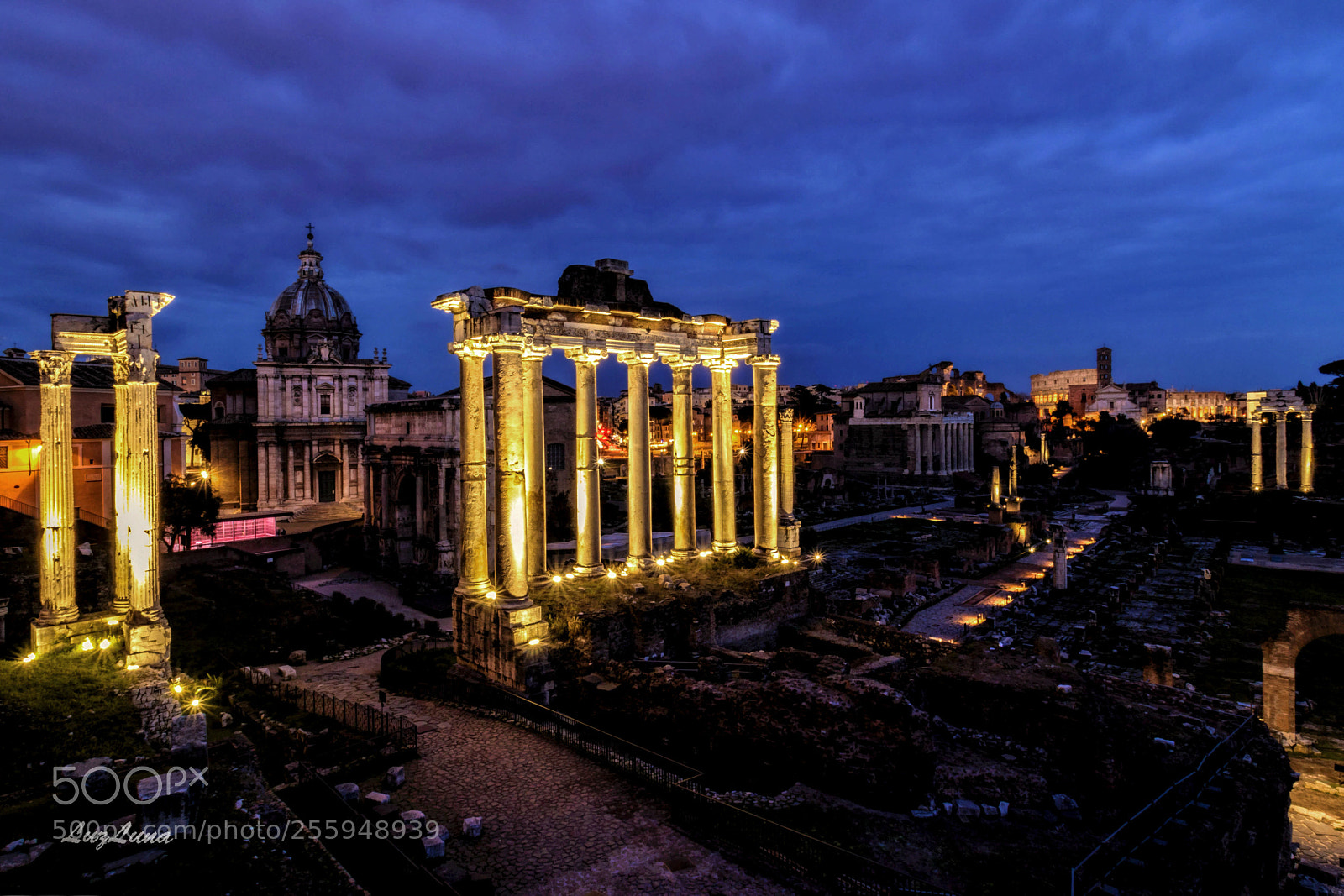 Canon EOS 750D (EOS Rebel T6i / EOS Kiss X8i) sample photo. Temple of saturn photography
