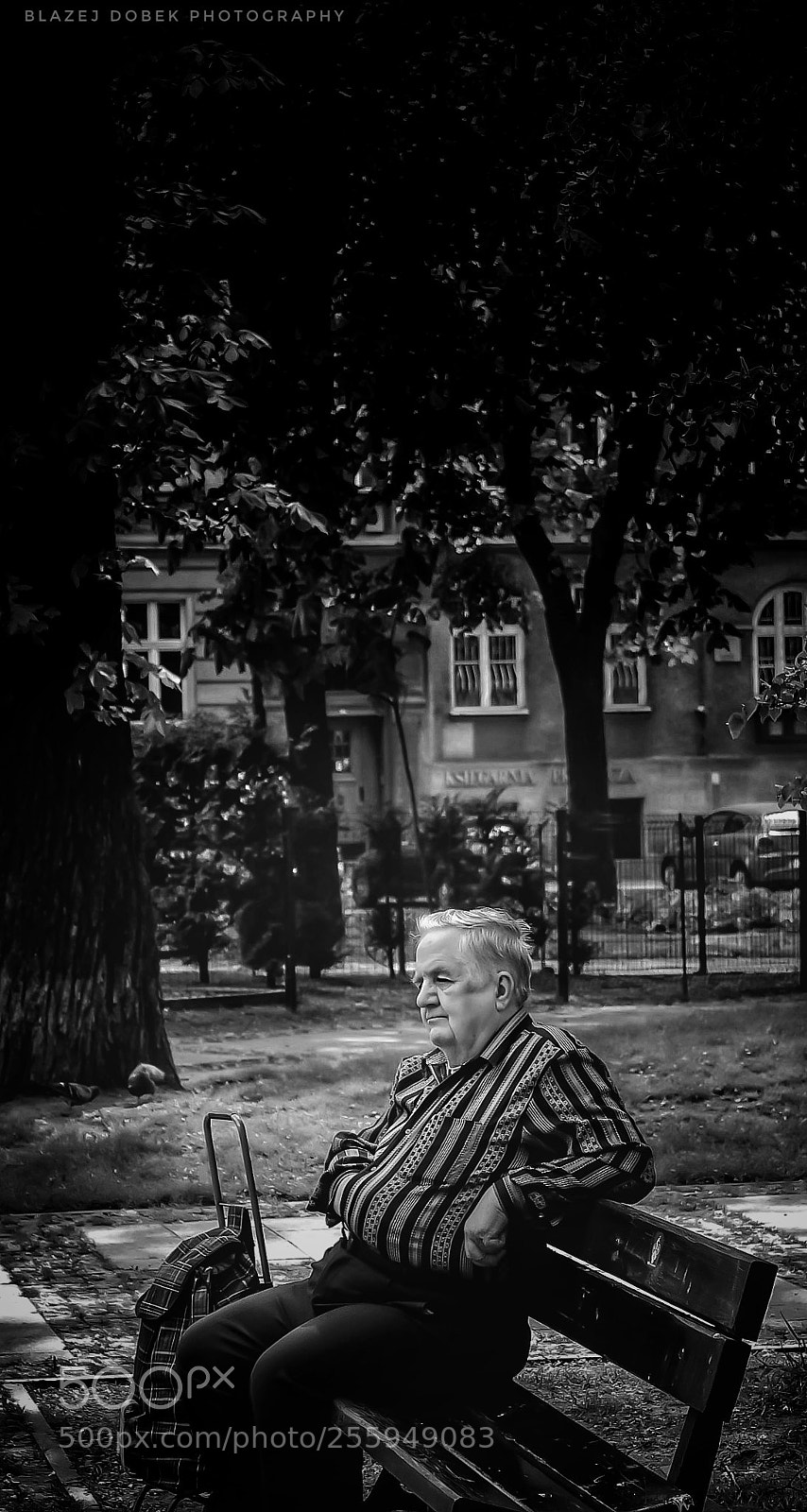 Canon EOS 1200D (EOS Rebel T5 / EOS Kiss X70 / EOS Hi) sample photo. An elderly gentleman photography