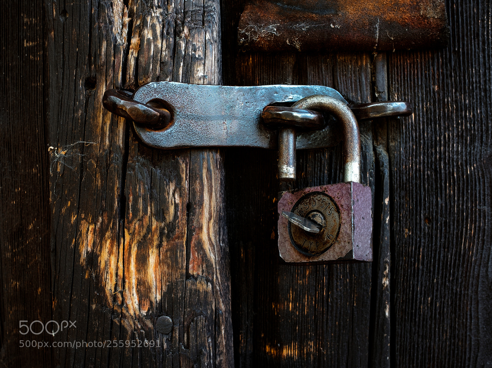 Fujifilm X100F sample photo. Lock photography