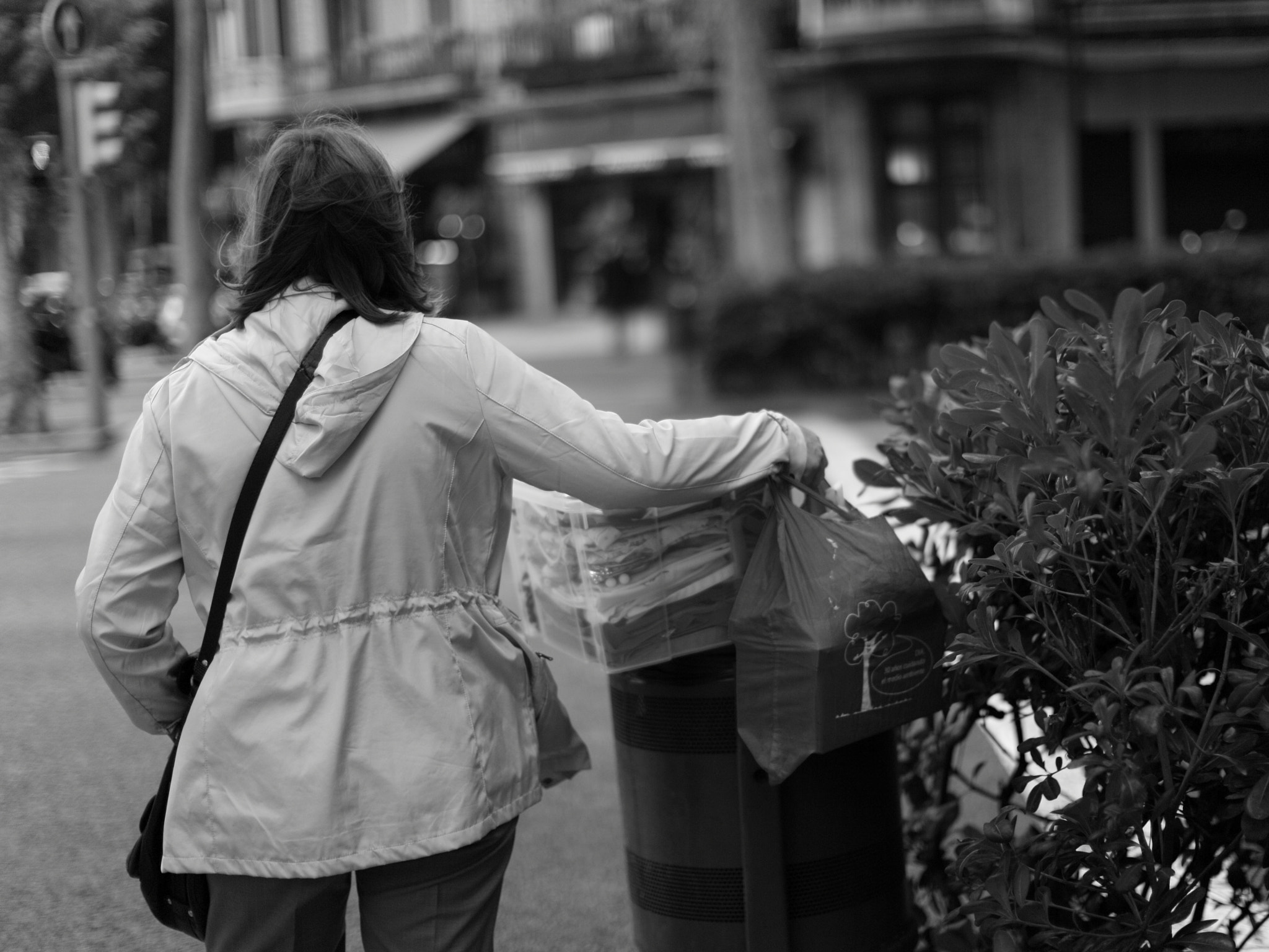 Canon EOS 6D + Canon EF 50mm F1.2L USM sample photo. Mujer de esplada photography