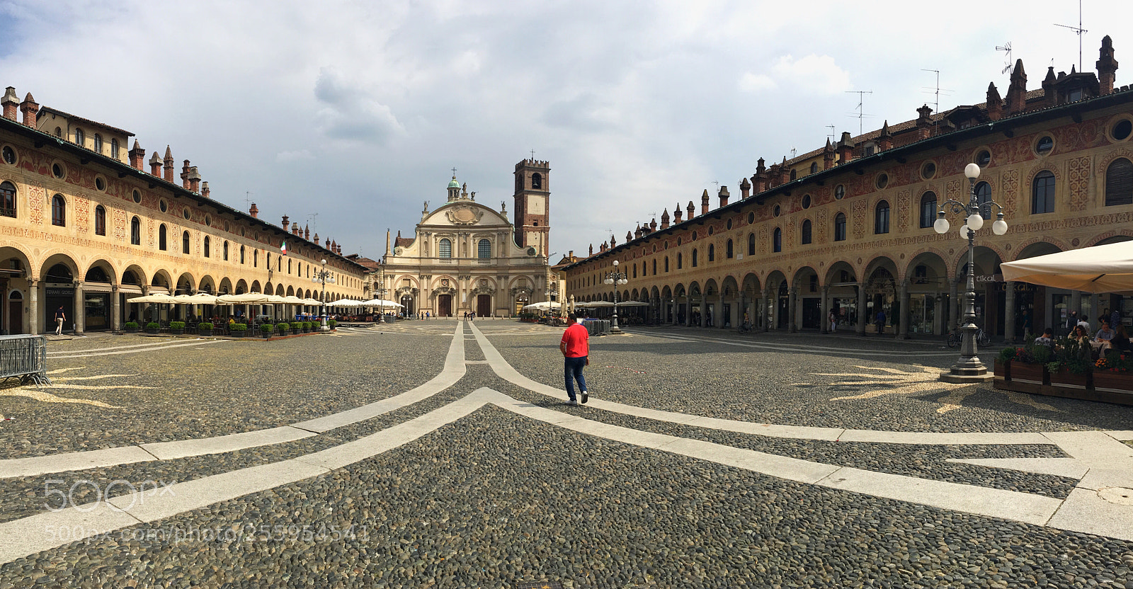 Apple iPhone 6s sample photo. Piazza ducale, vigevano photography