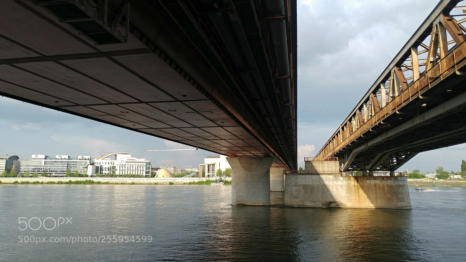 LG G5 sample photo. Bridges, downside. budapest photography