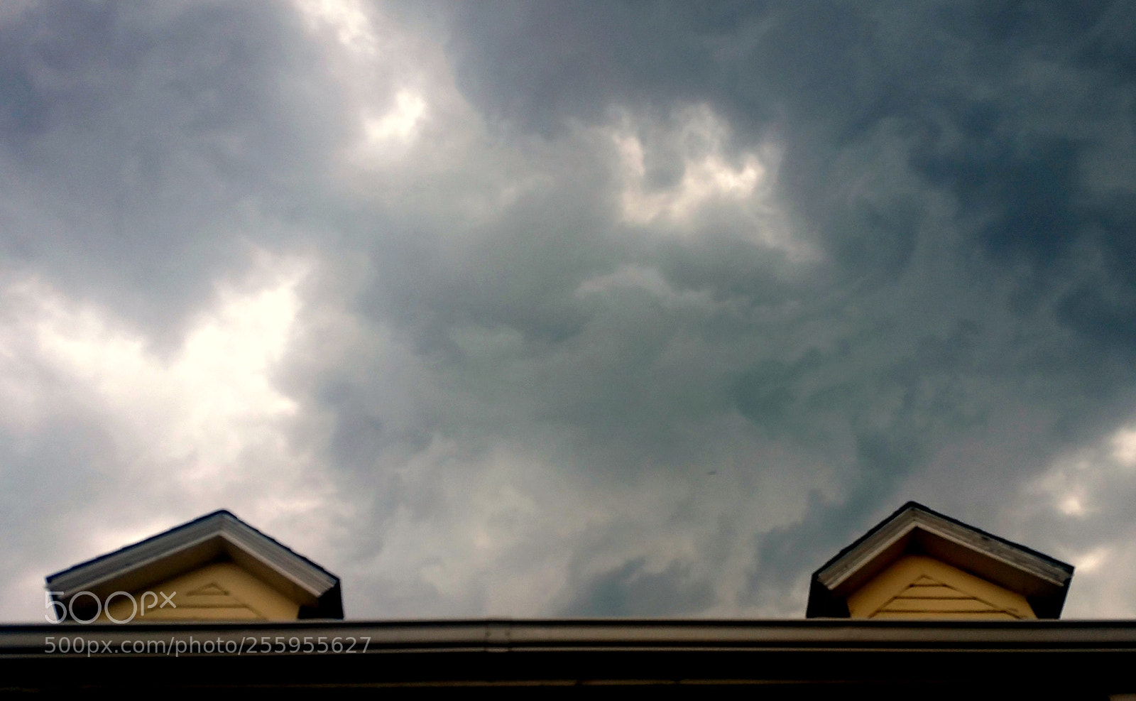 Samsung Galaxy Note4 sample photo. Below the storm photography