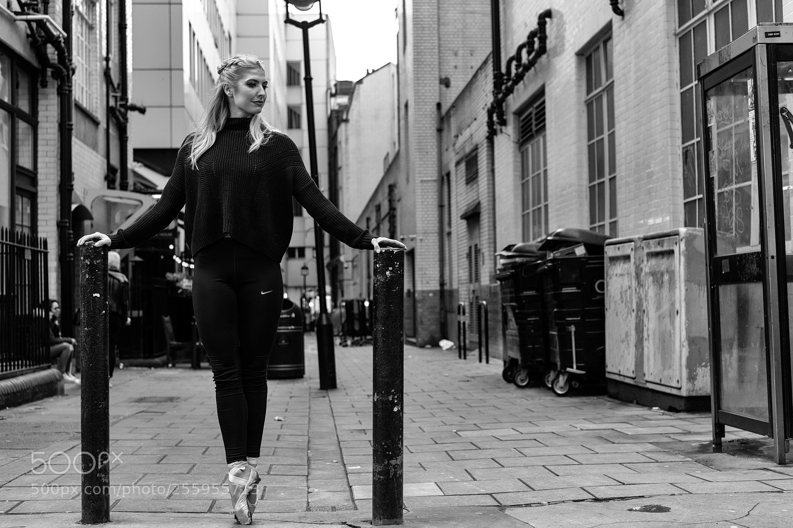 Nikon D850 sample photo. Dancer on the street photography