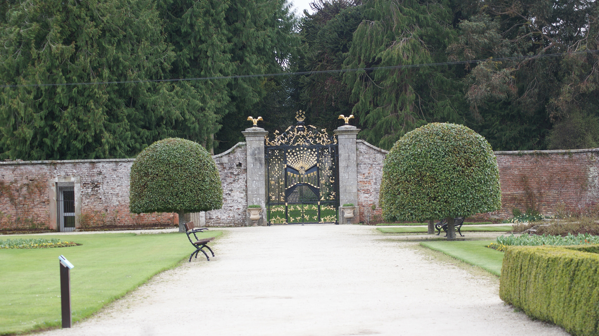 Sony Alpha DSLR-A200 sample photo. Garden gate photography