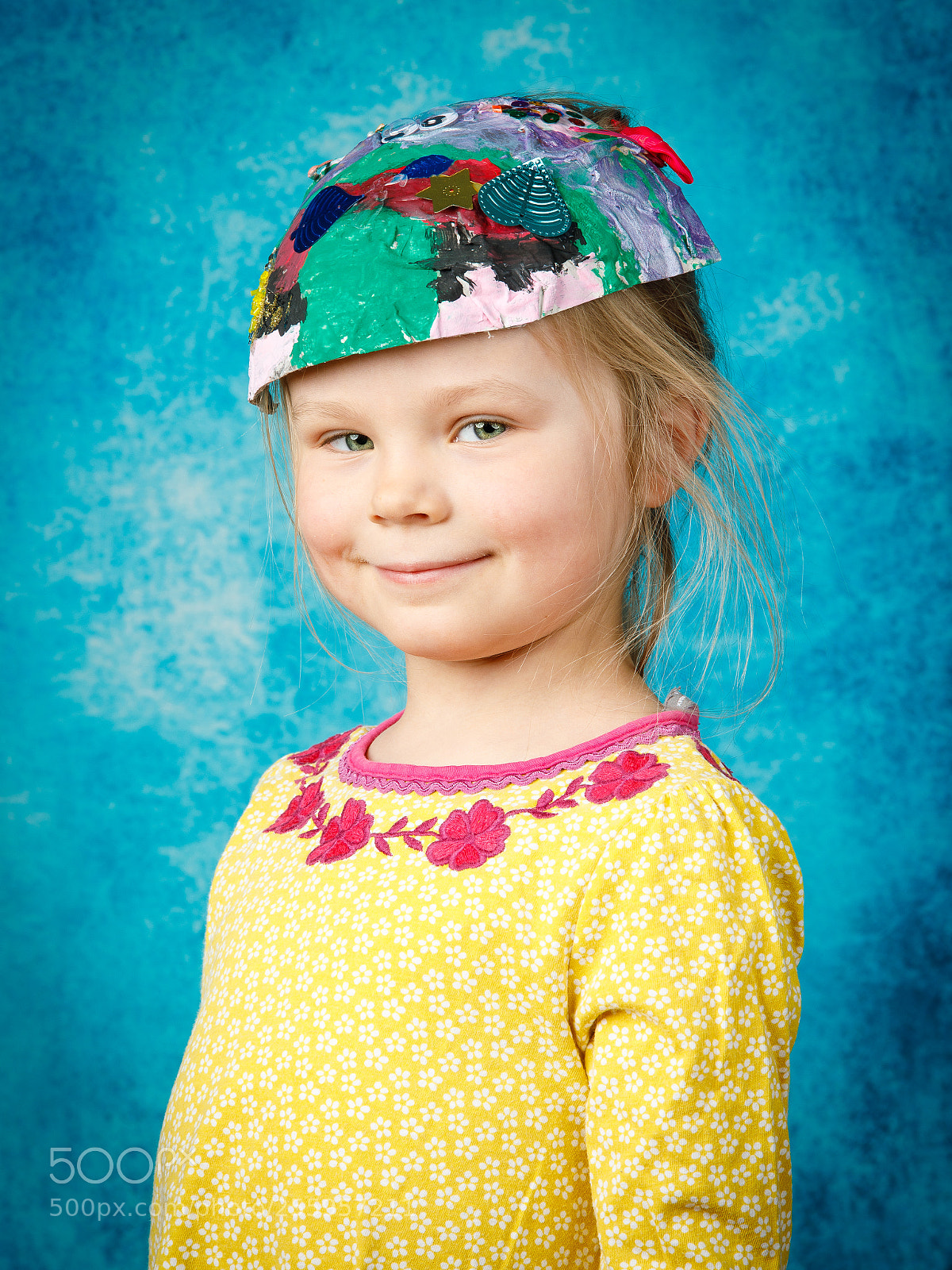 Canon EOS 5D Mark IV sample photo. May day hat photography