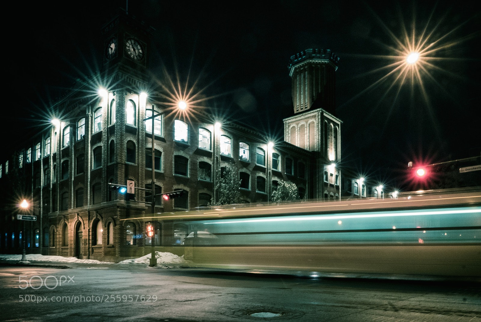 Panasonic Lumix DMC-LX100 sample photo. Montreal by night photography