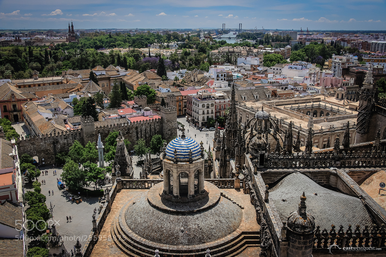 Canon EOS 700D (EOS Rebel T5i / EOS Kiss X7i) sample photo. A view over sevilla photography