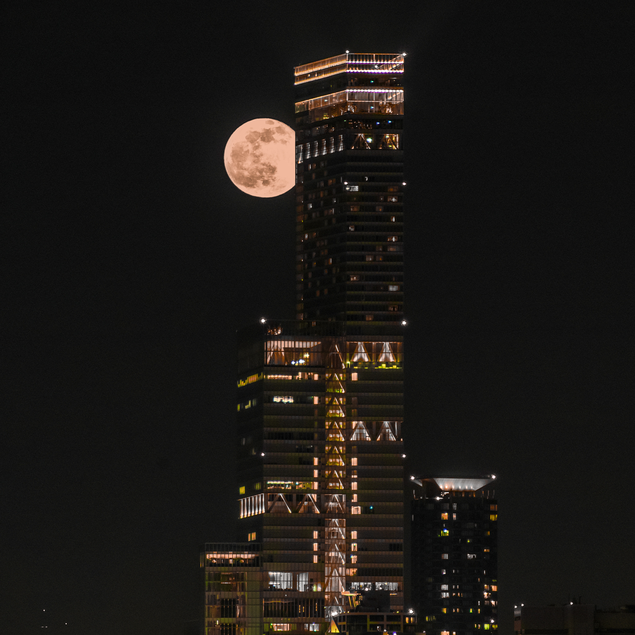 Sigma SD1 Merrill sample photo. Moon over osaka photography