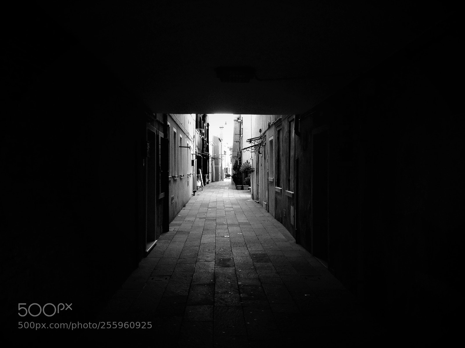 Apple iPhone 4S sample photo. Dark alley in burano photography