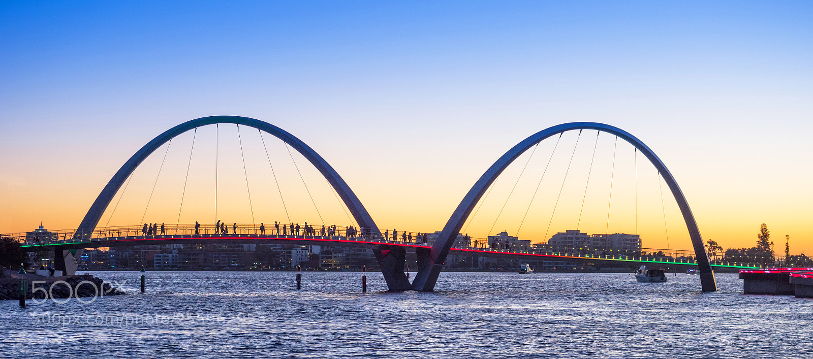 Olympus OM-D E-M1 Mark II sample photo. Elizabeth quay sunset photography