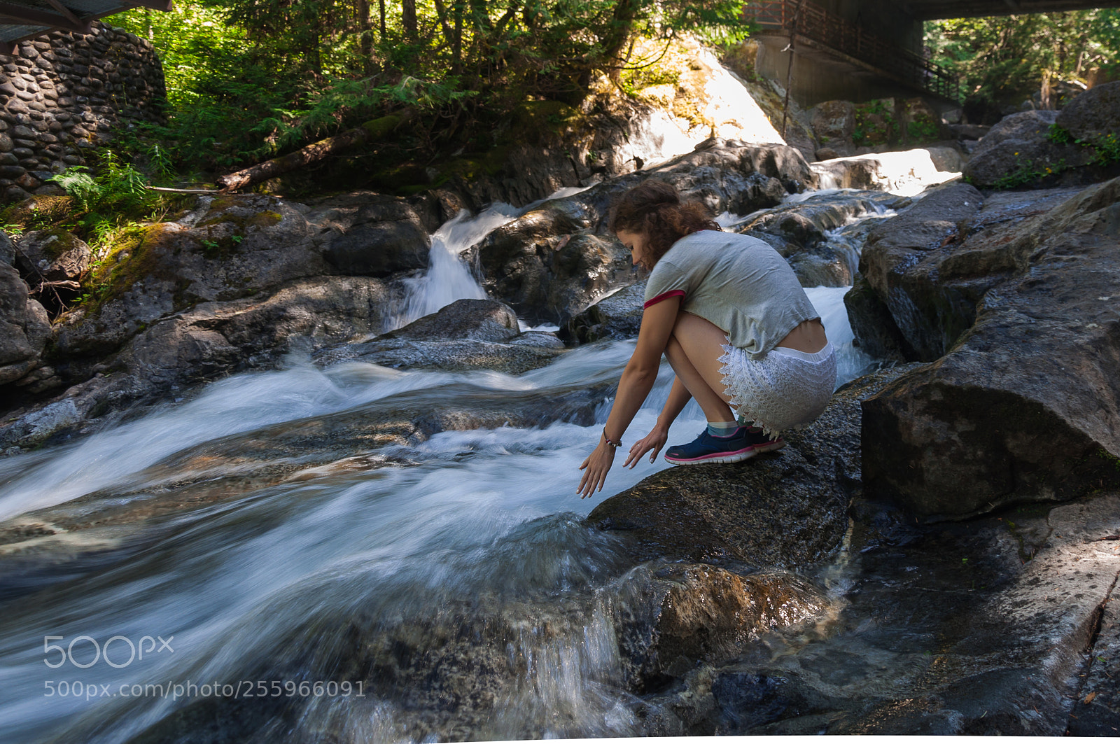Nikon D90 sample photo. A girl washes her photography