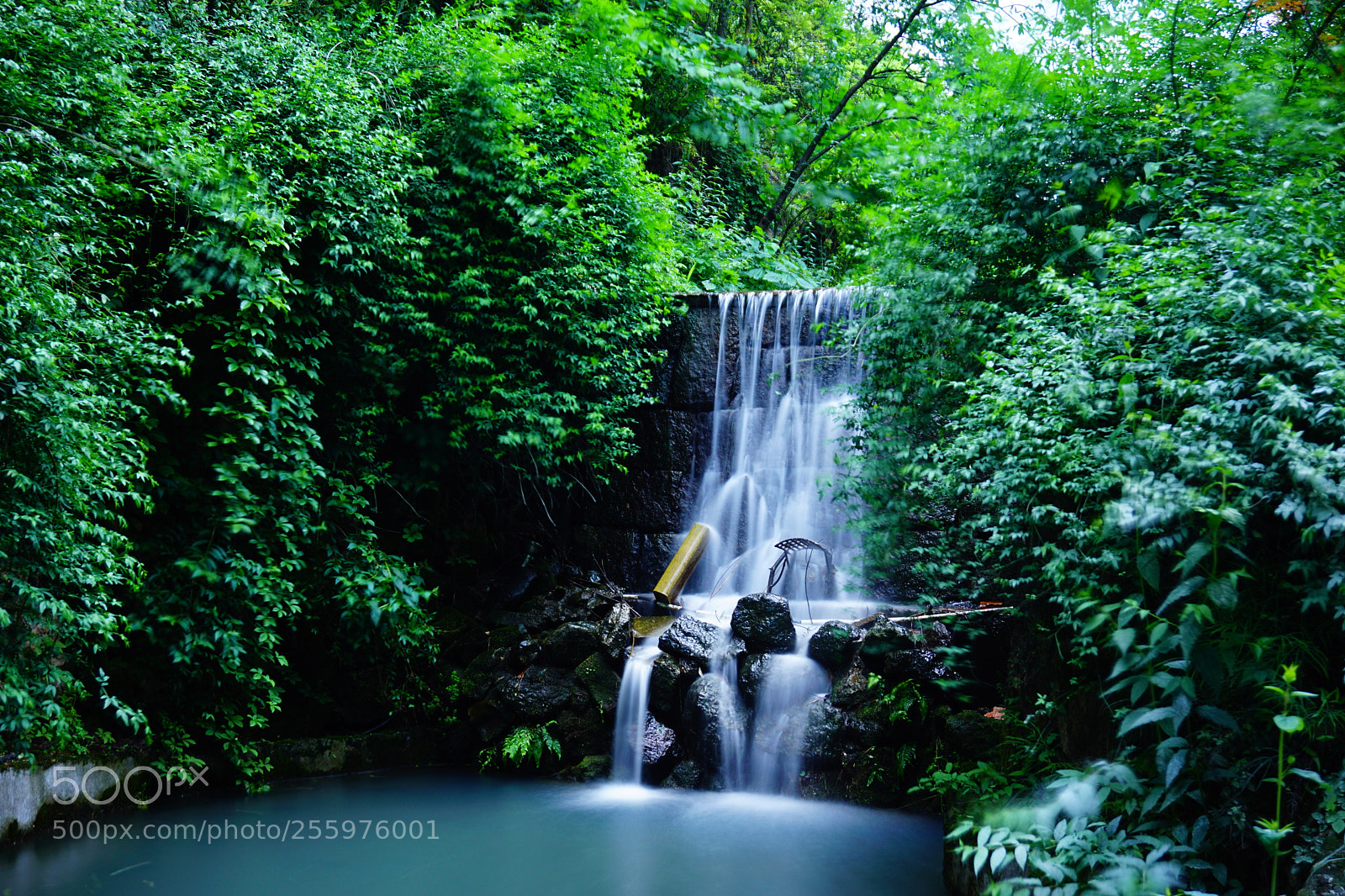 Sony E 16-50mm F3.5-5.6 PZ OSS sample photo. Tiny waterfall photography